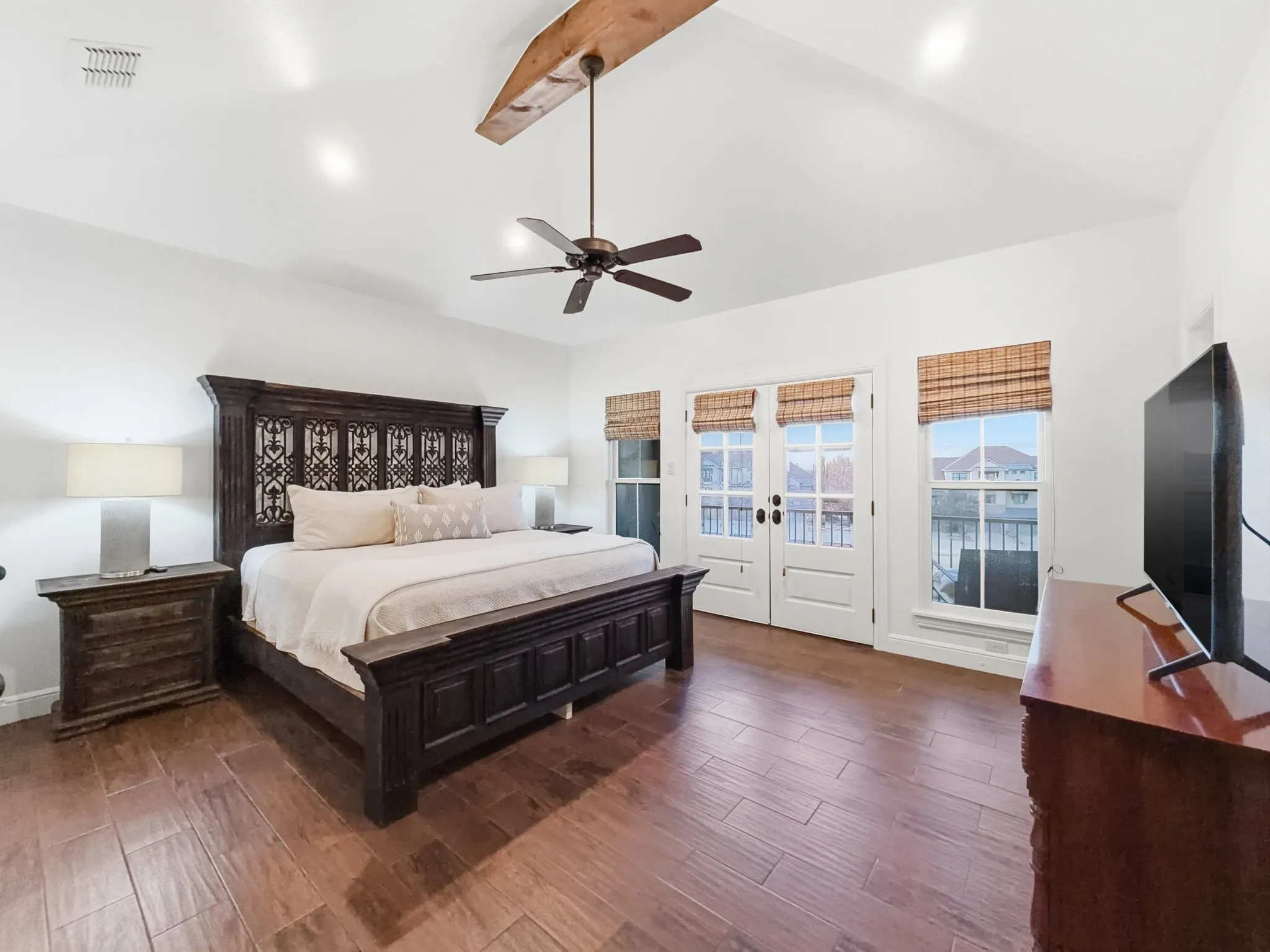 Townhouse For Sale in Palo Pinto County , 3003 Shoreside Point, Graford, Texas 76449, 4 Bedroom, 5 Bathroom, 2 Garage spaces, 2,590 Sqft, built in 2011, Preowned, mls#21186027, Real Estate Agent in Graford, Homes For Sale in Palo Pinto county, Homes For Sale in Graford, Realtor in Graford Texas, Real Estate Brokerage Independent Realty Texas, Luminita Cordes Realtor