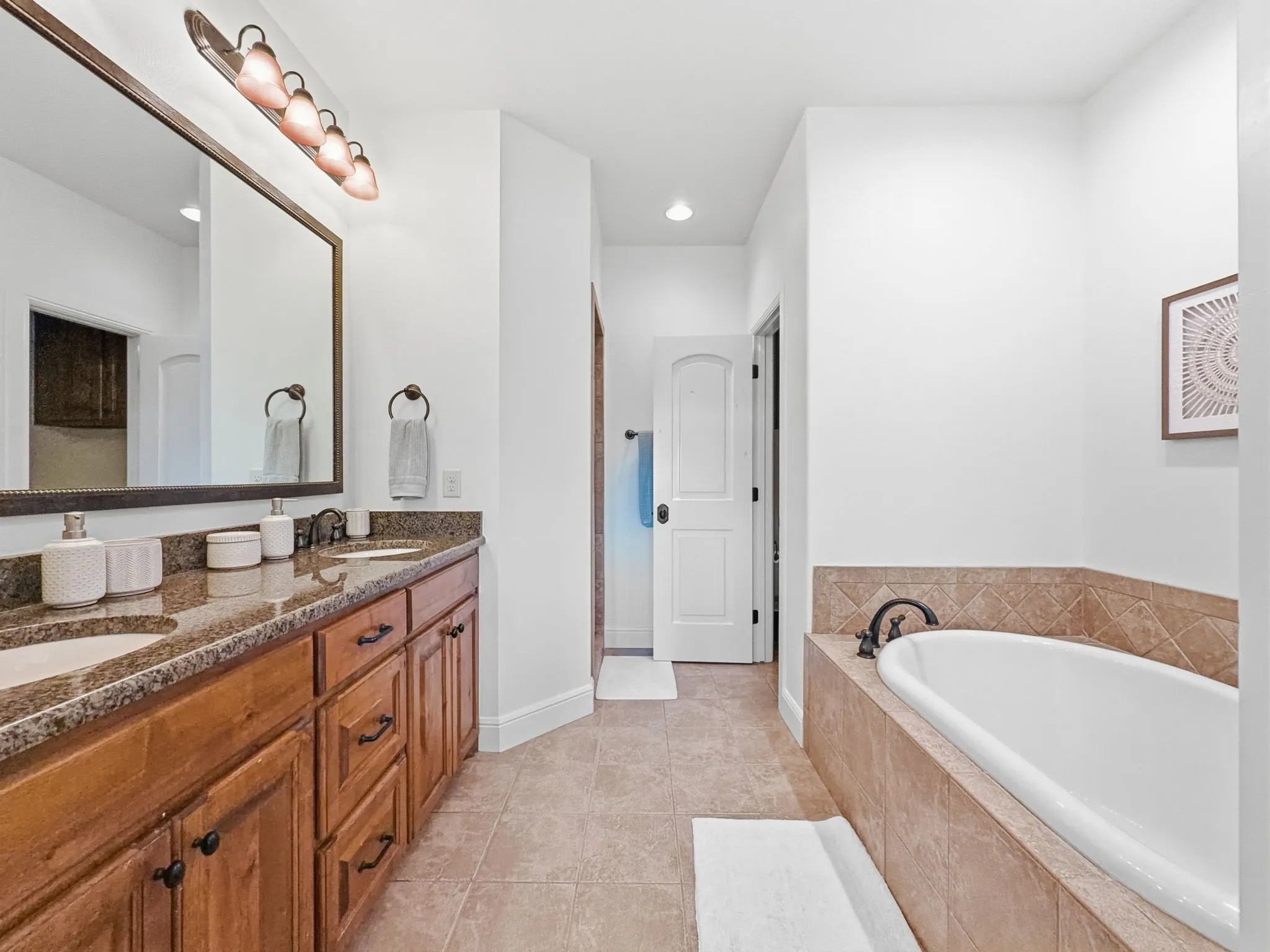 Townhouse For Sale in Palo Pinto County , 3003 Shoreside Point, Graford, Texas 76449, 4 Bedroom, 5 Bathroom, 2 Garage spaces, 2,590 Sqft, built in 2011, Preowned, mls#21186027, Real Estate Agent in Graford, Homes For Sale in Palo Pinto county, Homes For Sale in Graford, Realtor in Graford Texas, Real Estate Brokerage Independent Realty Texas, Luminita Cordes Realtor