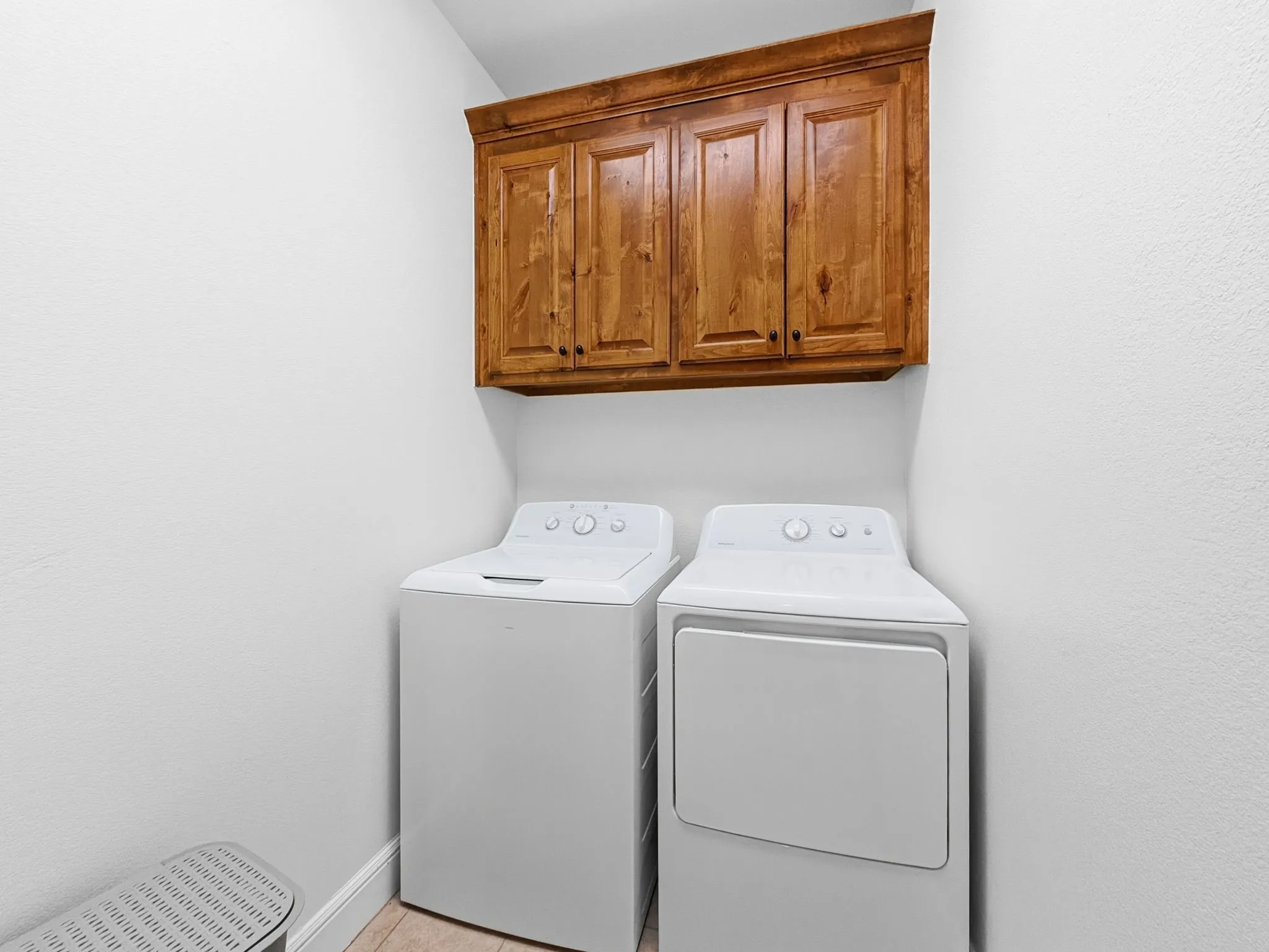 Townhouse For Sale in Palo Pinto County , 3003 Shoreside Point, Graford, Texas 76449, 4 Bedroom, 5 Bathroom, 2 Garage spaces, 2,590 Sqft, built in 2011, Preowned, mls#21186027, Real Estate Agent in Graford, Homes For Sale in Palo Pinto county, Homes For Sale in Graford, Realtor in Graford Texas, Real Estate Brokerage Independent Realty Texas, Luminita Cordes Realtor