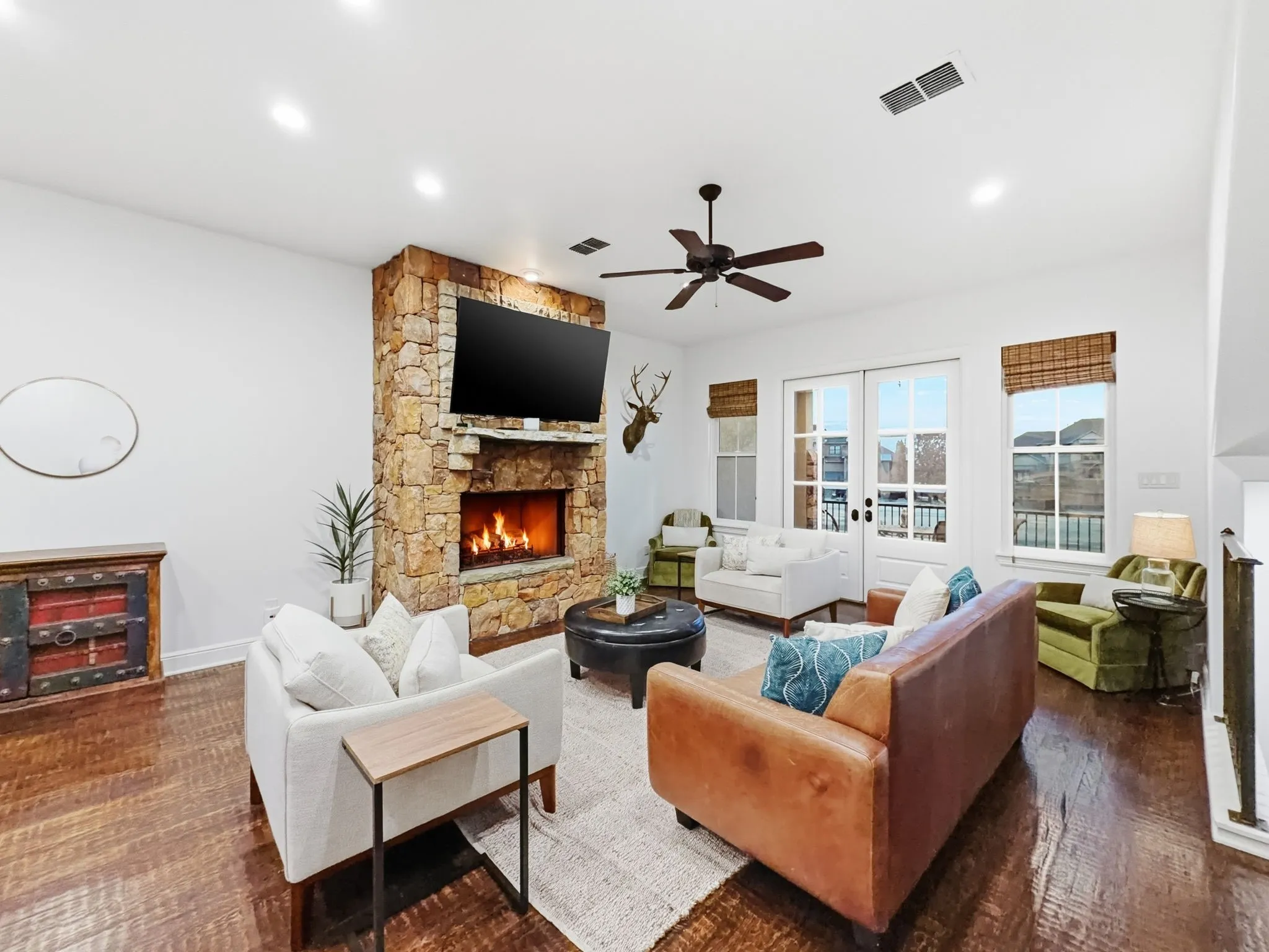 Townhouse For Sale in Palo Pinto County , 3003 Shoreside Point, Graford, Texas 76449, 4 Bedroom, 5 Bathroom, 2 Garage spaces, 2,590 Sqft, built in 2011, Preowned, mls#21186027, Real Estate Agent in Graford, Homes For Sale in Palo Pinto county, Homes For Sale in Graford, Realtor in Graford Texas, Real Estate Brokerage Independent Realty Texas, Luminita Cordes Realtor