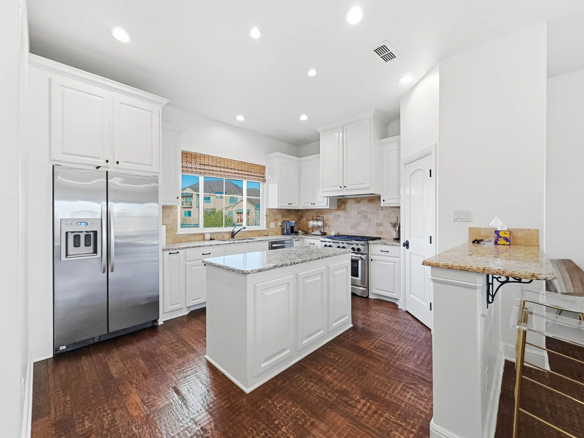 Townhouse For Sale in Palo Pinto County , 3003 Shoreside Point, Graford, Texas 76449, 4 Bedroom, 5 Bathroom, 2 Garage spaces, 2,590 Sqft, built in 2011, Preowned, mls#21186027, Real Estate Agent in Graford, Homes For Sale in Palo Pinto county, Homes For Sale in Graford, Realtor in Graford Texas, Real Estate Brokerage Independent Realty Texas, Luminita Cordes Realtor