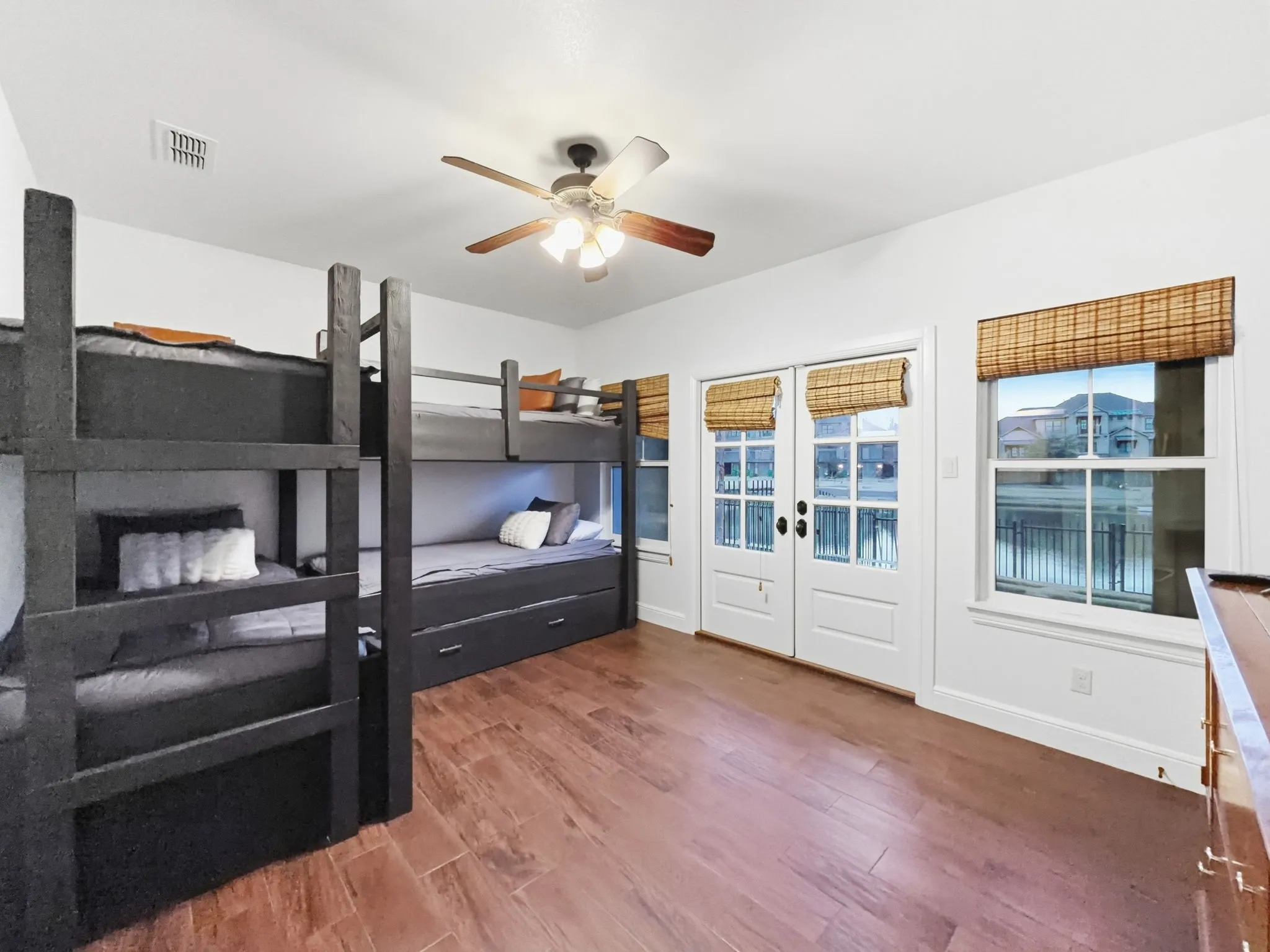 Townhouse For Sale in Palo Pinto County , 3003 Shoreside Point, Graford, Texas 76449, 4 Bedroom, 5 Bathroom, 2 Garage spaces, 2,590 Sqft, built in 2011, Preowned, mls#21186027, Real Estate Agent in Graford, Homes For Sale in Palo Pinto county, Homes For Sale in Graford, Realtor in Graford Texas, Real Estate Brokerage Independent Realty Texas, Luminita Cordes Realtor