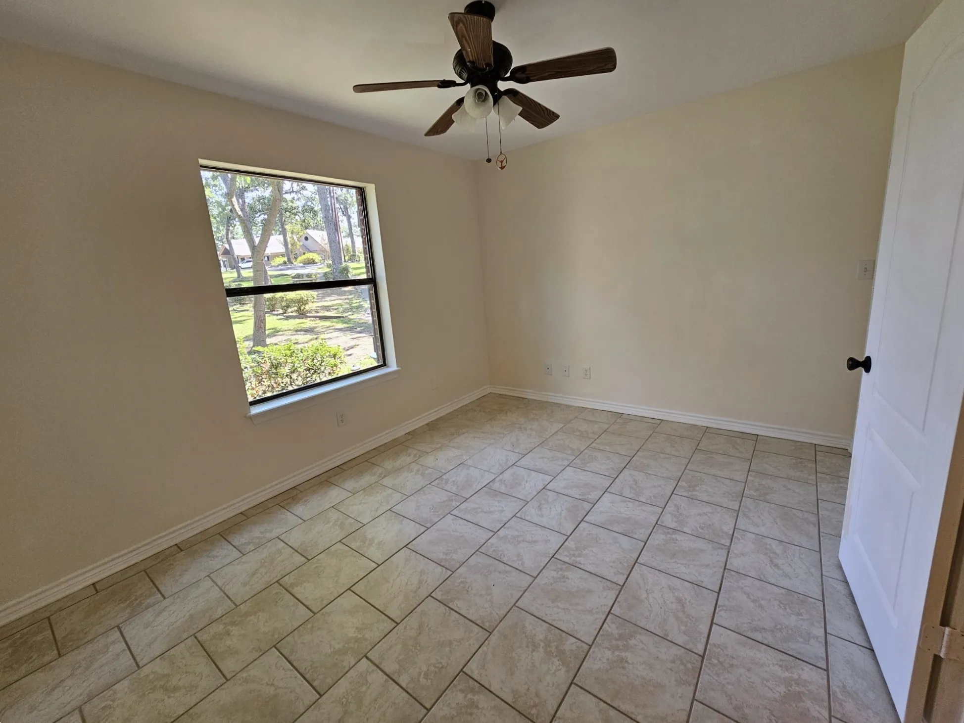 Single Family Residence For Sale in Henderson County , 5731 N Cape Drive, Chandler, Texas 75758, 2 Bedroom, 2 Bathroom, Garage spaces, 1,332 Sqft, built in 2006, Preowned, mls#21185470, Real Estate Agent in Chandler, Homes For Sale in Henderson county, Homes For Sale in Chandler, Realtor in Chandler Texas, Real Estate Brokerage Independent Realty Texas, Luminita Cordes Realtor
