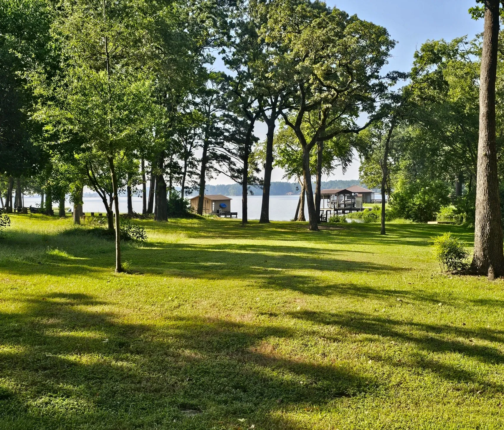 Single Family Residence For Sale in Henderson County , 5731 N Cape Drive, Chandler, Texas 75758, 2 Bedroom, 2 Bathroom, Garage spaces, 1,332 Sqft, built in 2006, Preowned, mls#21185470, Real Estate Agent in Chandler, Homes For Sale in Henderson county, Homes For Sale in Chandler, Realtor in Chandler Texas, Real Estate Brokerage Independent Realty Texas, Luminita Cordes Realtor