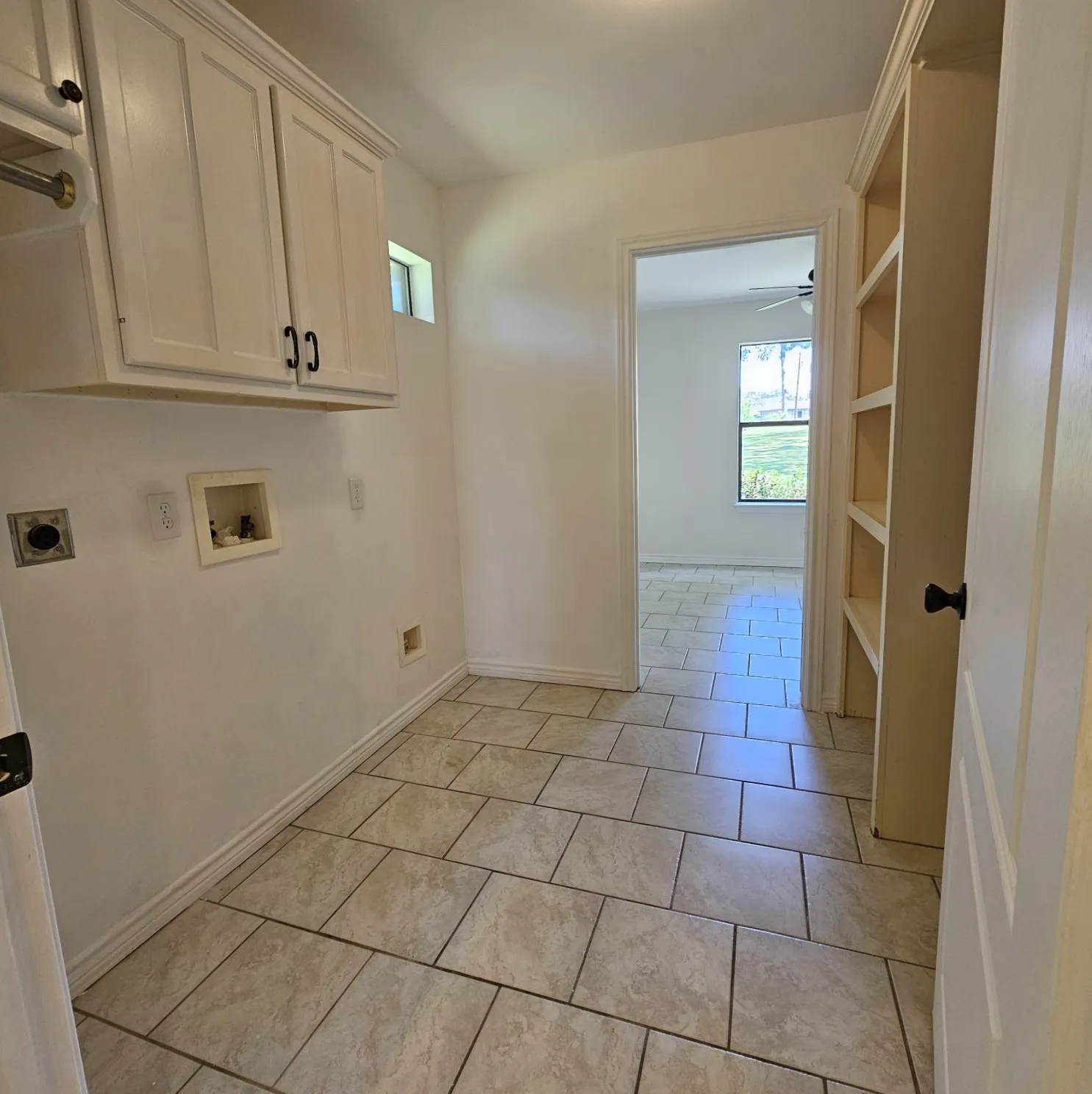 Single Family Residence For Sale in Henderson County , 5731 N Cape Drive, Chandler, Texas 75758, 2 Bedroom, 2 Bathroom, Garage spaces, 1,332 Sqft, built in 2006, Preowned, mls#21185470, Real Estate Agent in Chandler, Homes For Sale in Henderson county, Homes For Sale in Chandler, Realtor in Chandler Texas, Real Estate Brokerage Independent Realty Texas, Luminita Cordes Realtor