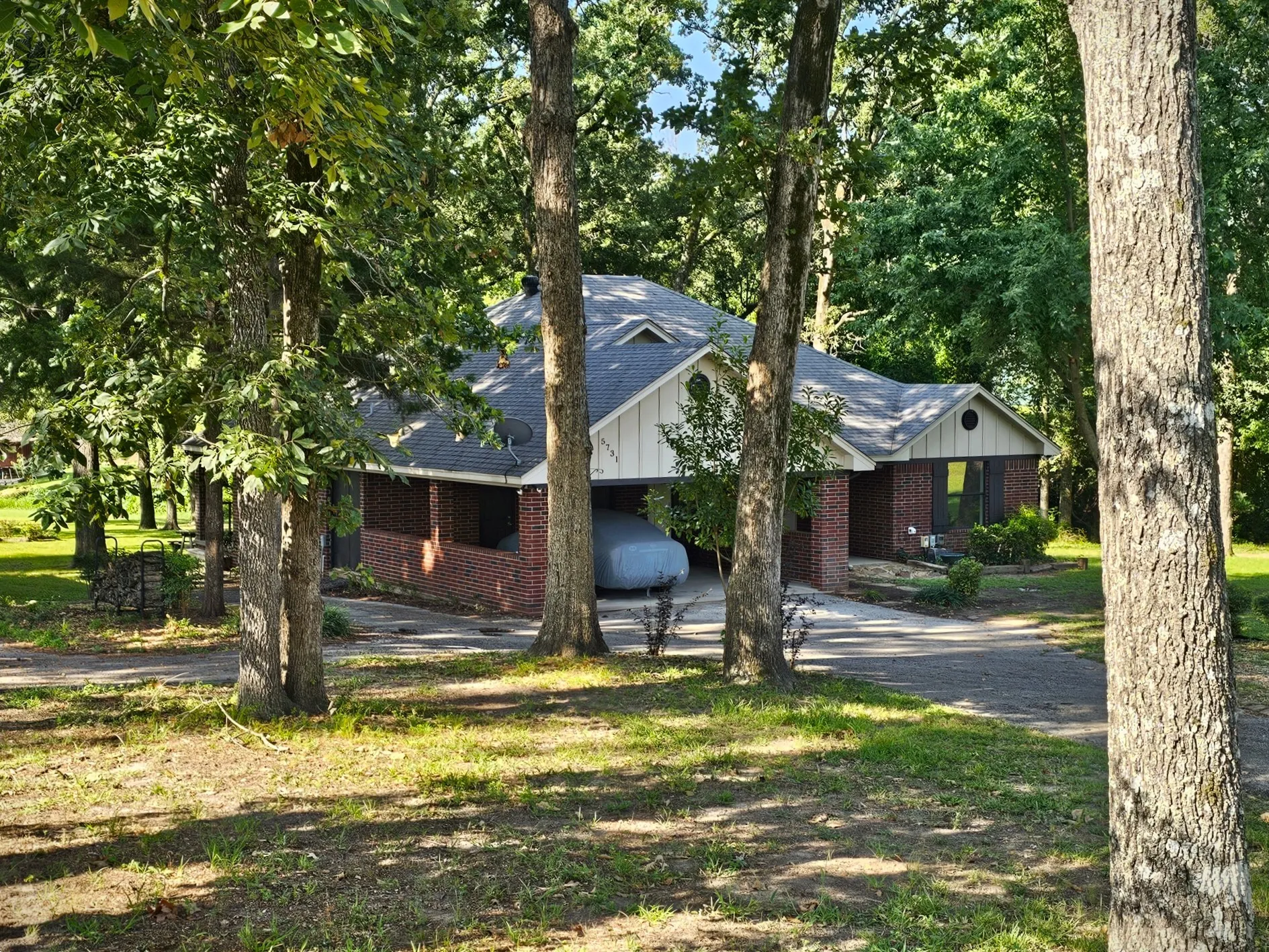 Single Family Residence For Sale in Henderson County , 5731 N Cape Drive, Chandler, Texas 75758, 2 Bedroom, 2 Bathroom, Garage spaces, 1,332 Sqft, built in 2006, Preowned, mls#21185470, Real Estate Agent in Chandler, Homes For Sale in Henderson county, Homes For Sale in Chandler, Realtor in Chandler Texas, Real Estate Brokerage Independent Realty Texas, Luminita Cordes Realtor