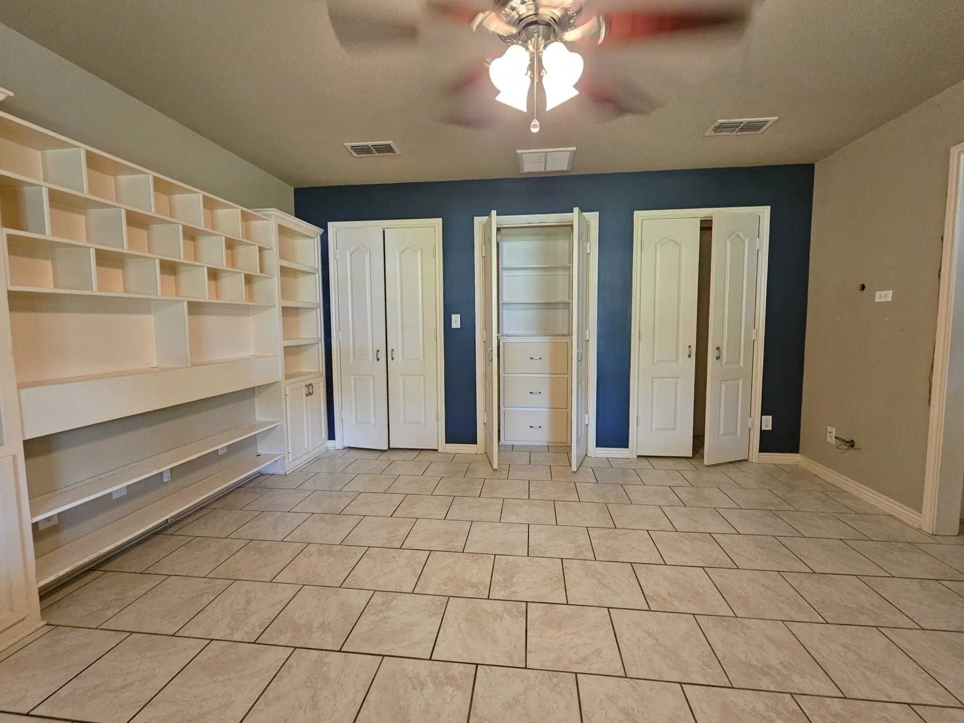 Single Family Residence For Sale in Henderson County , 5731 N Cape Drive, Chandler, Texas 75758, 2 Bedroom, 2 Bathroom, Garage spaces, 1,332 Sqft, built in 2006, Preowned, mls#21185470, Real Estate Agent in Chandler, Homes For Sale in Henderson county, Homes For Sale in Chandler, Realtor in Chandler Texas, Real Estate Brokerage Independent Realty Texas, Luminita Cordes Realtor