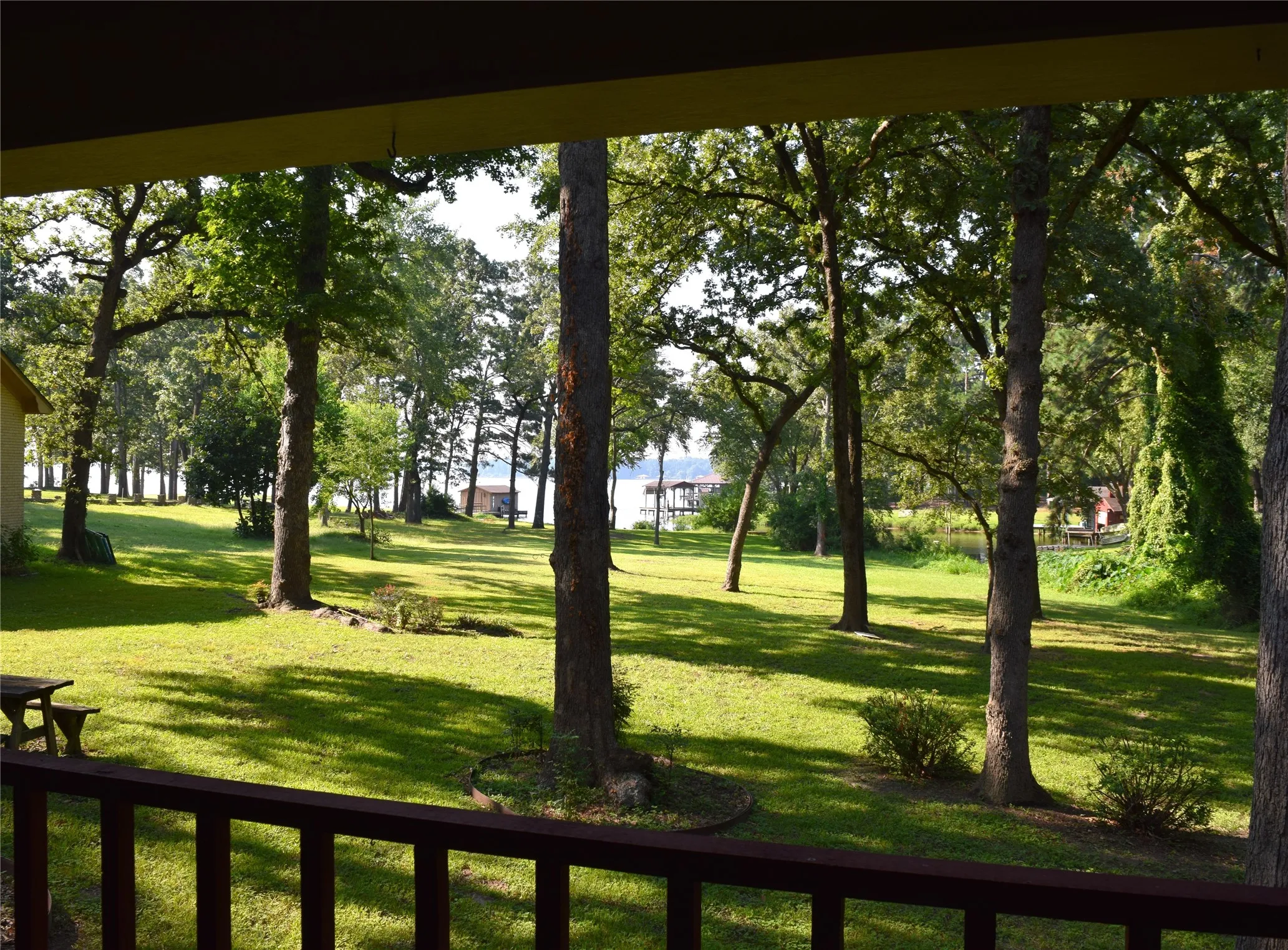 Single Family Residence For Sale in Henderson County , 5731 N Cape Drive, Chandler, Texas 75758, 2 Bedroom, 2 Bathroom, Garage spaces, 1,332 Sqft, built in 2006, Preowned, mls#21185470, Real Estate Agent in Chandler, Homes For Sale in Henderson county, Homes For Sale in Chandler, Realtor in Chandler Texas, Real Estate Brokerage Independent Realty Texas, Luminita Cordes Realtor