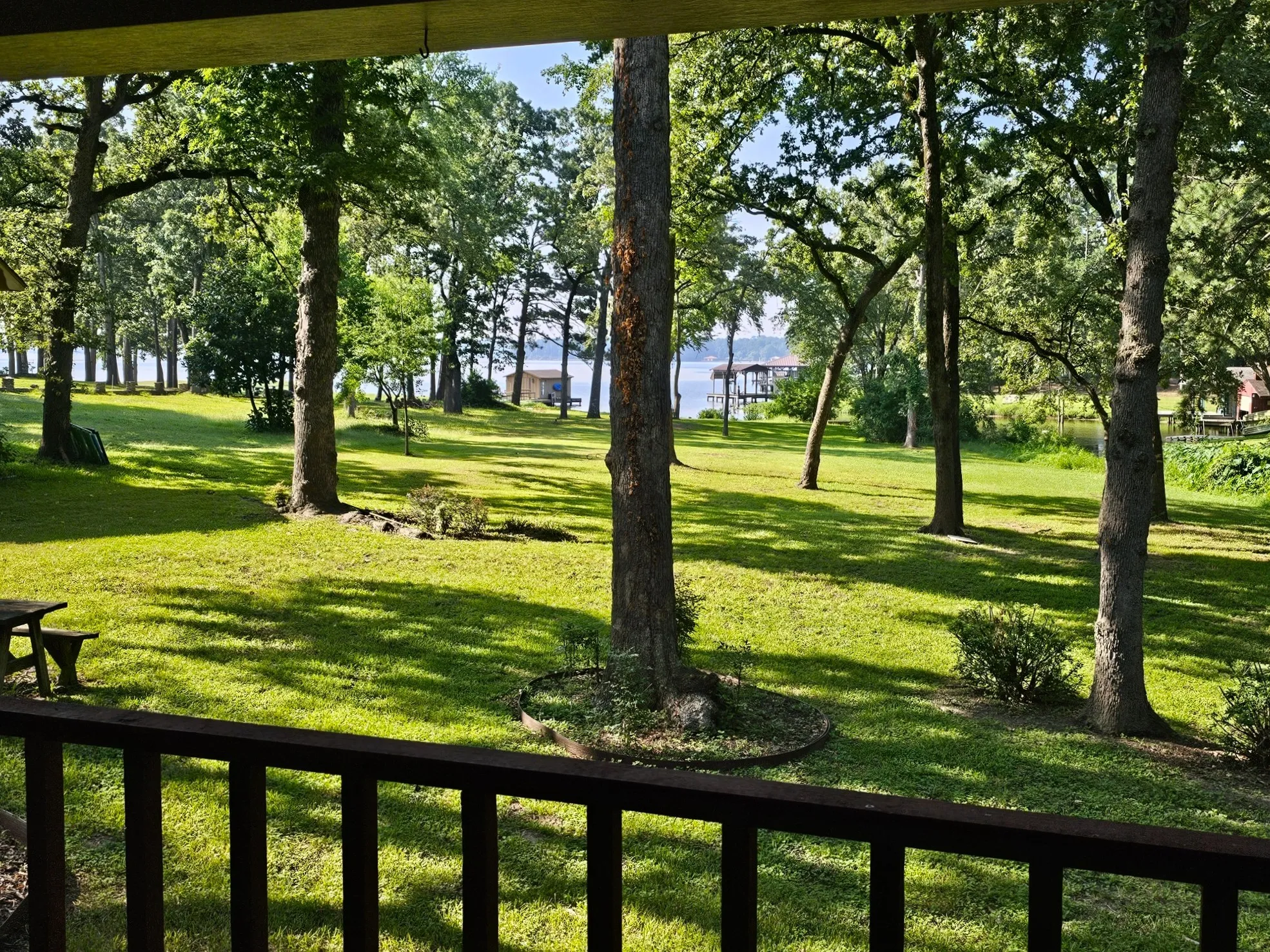 Single Family Residence For Sale in Henderson County , 5731 N Cape Drive, Chandler, Texas 75758, 2 Bedroom, 2 Bathroom, Garage spaces, 1,332 Sqft, built in 2006, Preowned, mls#21185470, Real Estate Agent in Chandler, Homes For Sale in Henderson county, Homes For Sale in Chandler, Realtor in Chandler Texas, Real Estate Brokerage Independent Realty Texas, Luminita Cordes Realtor