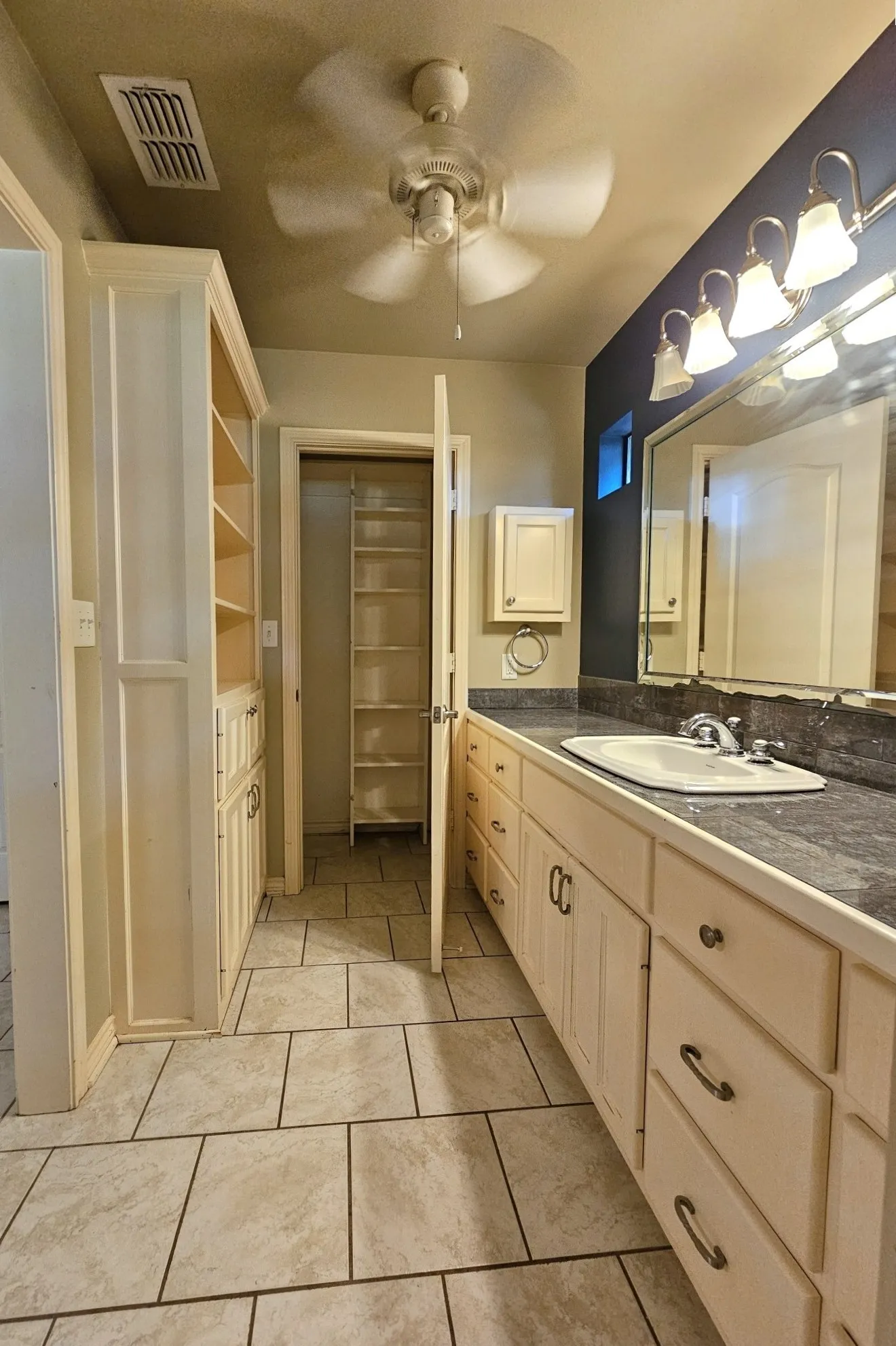 Single Family Residence For Sale in Henderson County , 5731 N Cape Drive, Chandler, Texas 75758, 2 Bedroom, 2 Bathroom, Garage spaces, 1,332 Sqft, built in 2006, Preowned, mls#21185470, Real Estate Agent in Chandler, Homes For Sale in Henderson county, Homes For Sale in Chandler, Realtor in Chandler Texas, Real Estate Brokerage Independent Realty Texas, Luminita Cordes Realtor