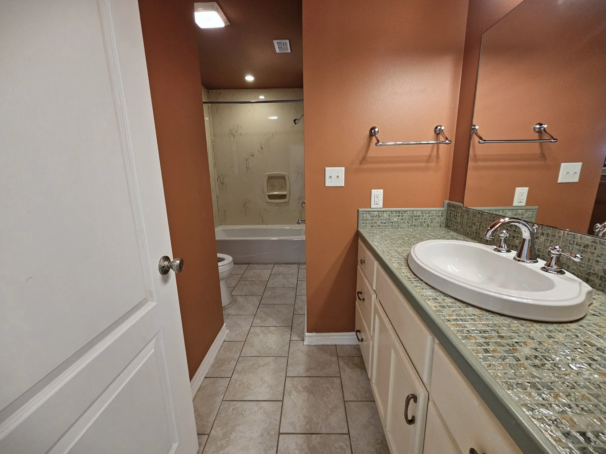 Single Family Residence For Sale in Henderson County , 5731 N Cape Drive, Chandler, Texas 75758, 2 Bedroom, 2 Bathroom, Garage spaces, 1,332 Sqft, built in 2006, Preowned, mls#21185470, Real Estate Agent in Chandler, Homes For Sale in Henderson county, Homes For Sale in Chandler, Realtor in Chandler Texas, Real Estate Brokerage Independent Realty Texas, Luminita Cordes Realtor