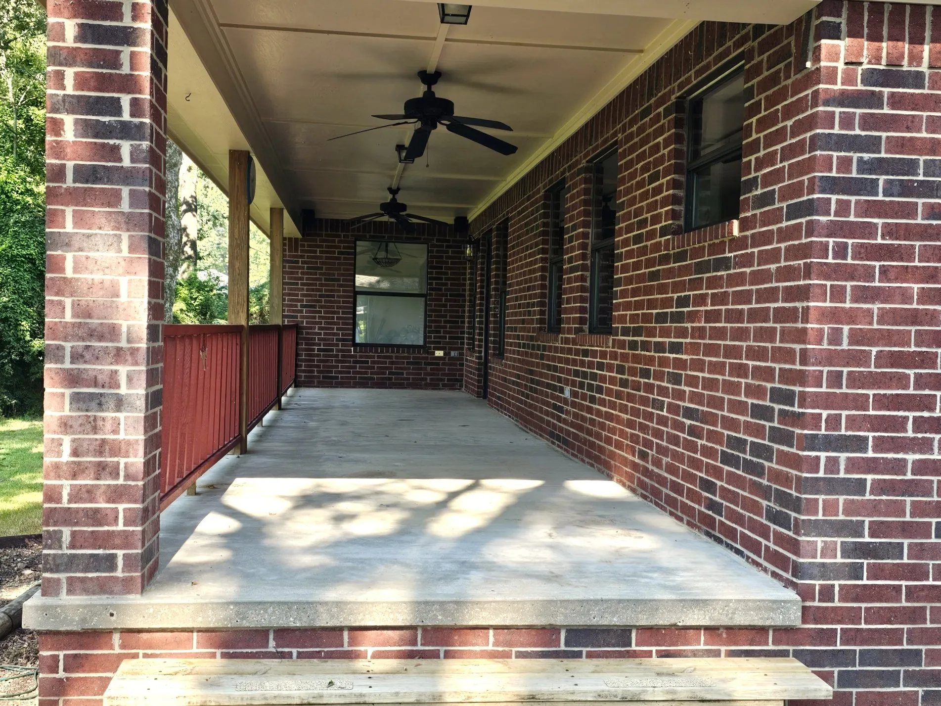 Single Family Residence For Sale in Henderson County , 5731 N Cape Drive, Chandler, Texas 75758, 2 Bedroom, 2 Bathroom, Garage spaces, 1,332 Sqft, built in 2006, Preowned, mls#21185470, Real Estate Agent in Chandler, Homes For Sale in Henderson county, Homes For Sale in Chandler, Realtor in Chandler Texas, Real Estate Brokerage Independent Realty Texas, Luminita Cordes Realtor