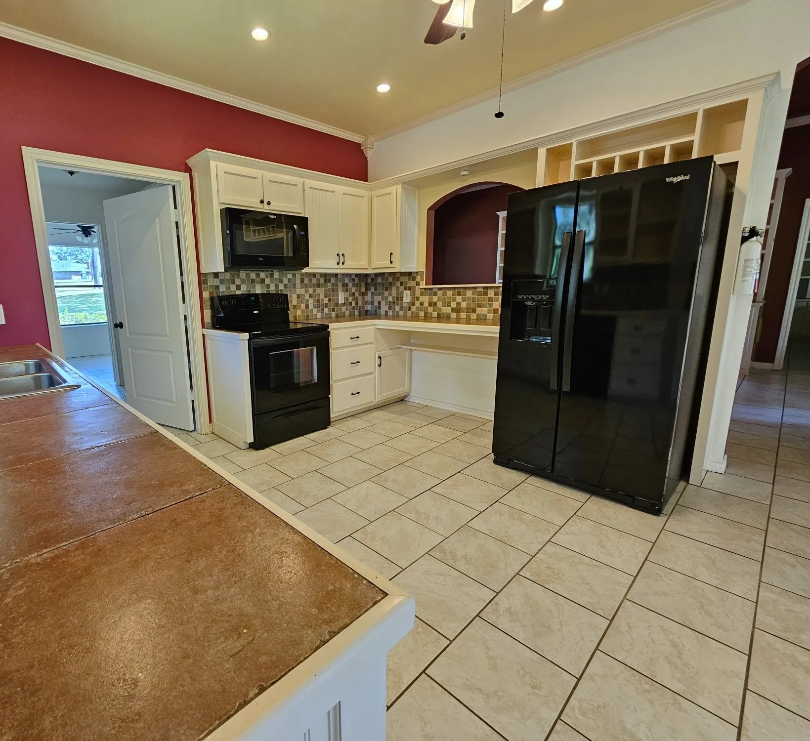 Single Family Residence For Sale in Henderson County , 5731 N Cape Drive, Chandler, Texas 75758, 2 Bedroom, 2 Bathroom, Garage spaces, 1,332 Sqft, built in 2006, Preowned, mls#21185470, Real Estate Agent in Chandler, Homes For Sale in Henderson county, Homes For Sale in Chandler, Realtor in Chandler Texas, Real Estate Brokerage Independent Realty Texas, Luminita Cordes Realtor