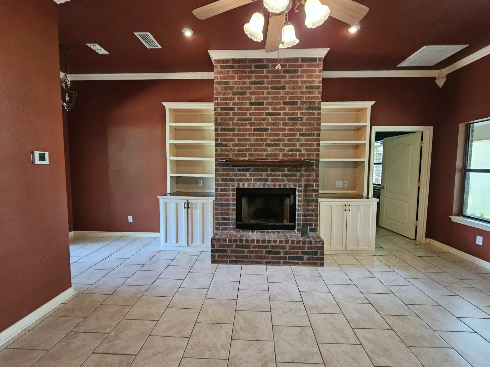 Single Family Residence For Sale in Henderson County , 5731 N Cape Drive, Chandler, Texas 75758, 2 Bedroom, 2 Bathroom, Garage spaces, 1,332 Sqft, built in 2006, Preowned, mls#21185470, Real Estate Agent in Chandler, Homes For Sale in Henderson county, Homes For Sale in Chandler, Realtor in Chandler Texas, Real Estate Brokerage Independent Realty Texas, Luminita Cordes Realtor