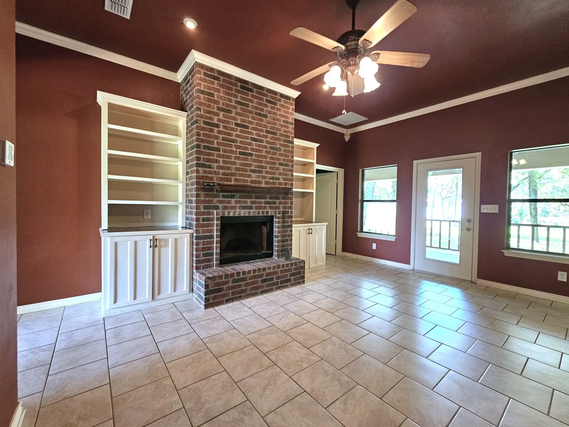 Single Family Residence For Sale in Henderson County , 5731 N Cape Drive, Chandler, Texas 75758, 2 Bedroom, 2 Bathroom, Garage spaces, 1,332 Sqft, built in 2006, Preowned, mls#21185470, Real Estate Agent in Chandler, Homes For Sale in Henderson county, Homes For Sale in Chandler, Realtor in Chandler Texas, Real Estate Brokerage Independent Realty Texas, Luminita Cordes Realtor