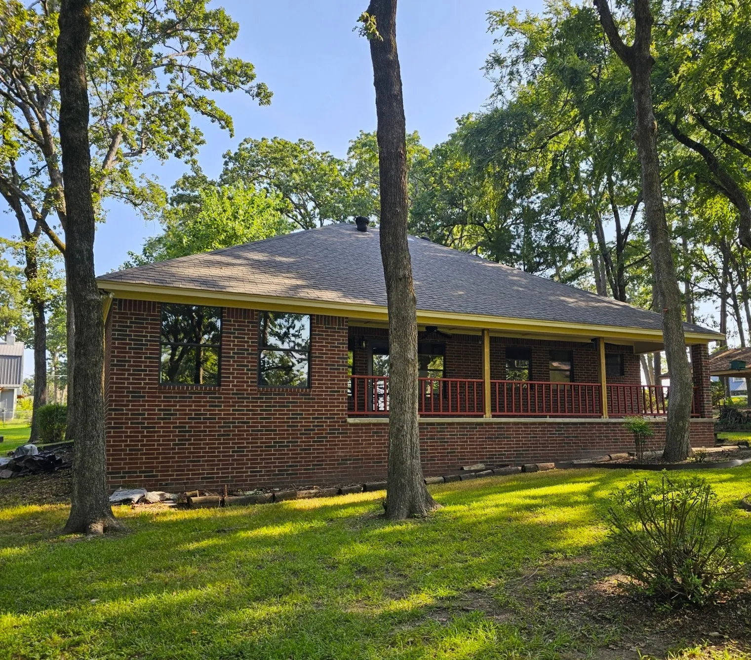 Single Family Residence For Sale in Henderson County , 5731 N Cape Drive, Chandler, Texas 75758, 2 Bedroom, 2 Bathroom, Garage spaces, 1,332 Sqft, built in 2006, Preowned, mls#21185470, Real Estate Agent in Chandler, Homes For Sale in Henderson county, Homes For Sale in Chandler, Realtor in Chandler Texas, Real Estate Brokerage Independent Realty Texas, Luminita Cordes Realtor
