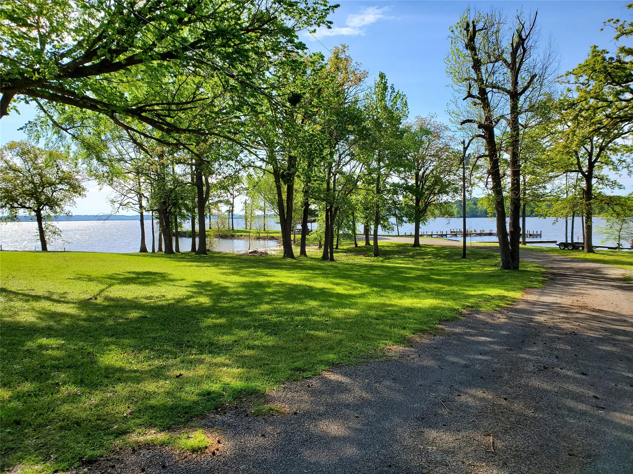 Single Family Residence For Sale in Henderson County , 5731 N Cape Drive, Chandler, Texas 75758, 2 Bedroom, 2 Bathroom, Garage spaces, 1,332 Sqft, built in 2006, Preowned, mls#21185470, Real Estate Agent in Chandler, Homes For Sale in Henderson county, Homes For Sale in Chandler, Realtor in Chandler Texas, Real Estate Brokerage Independent Realty Texas, Luminita Cordes Realtor