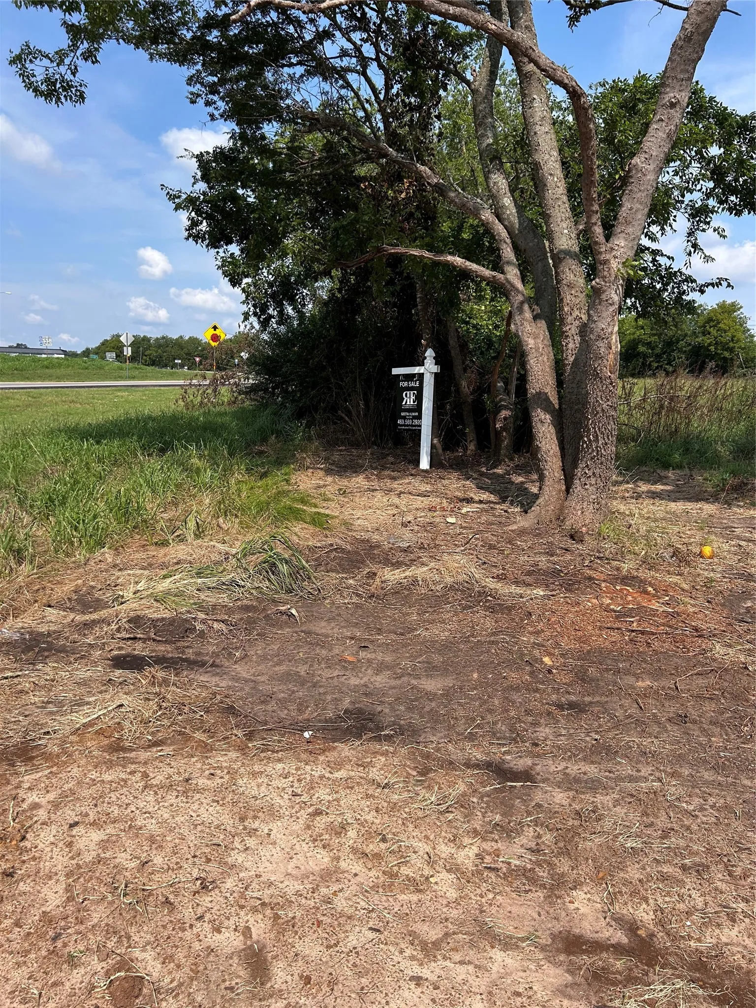 Unimproved Land For Sale in Hopkins County , 1330 Jefferson Street, Sulphur Springs, Texas 75482, 0, 0, Garage spaces, 0 Sqft, built in 1946, mls#21187466, Real Estate Agent in Sulphur Springs, Homes For Sale in Hopkins county, Homes For Sale in Sulphur Springs, Realtor in Sulphur Springs Texas, Real Estate Brokerage Independent Realty Texas, Luminita Cordes Realtor