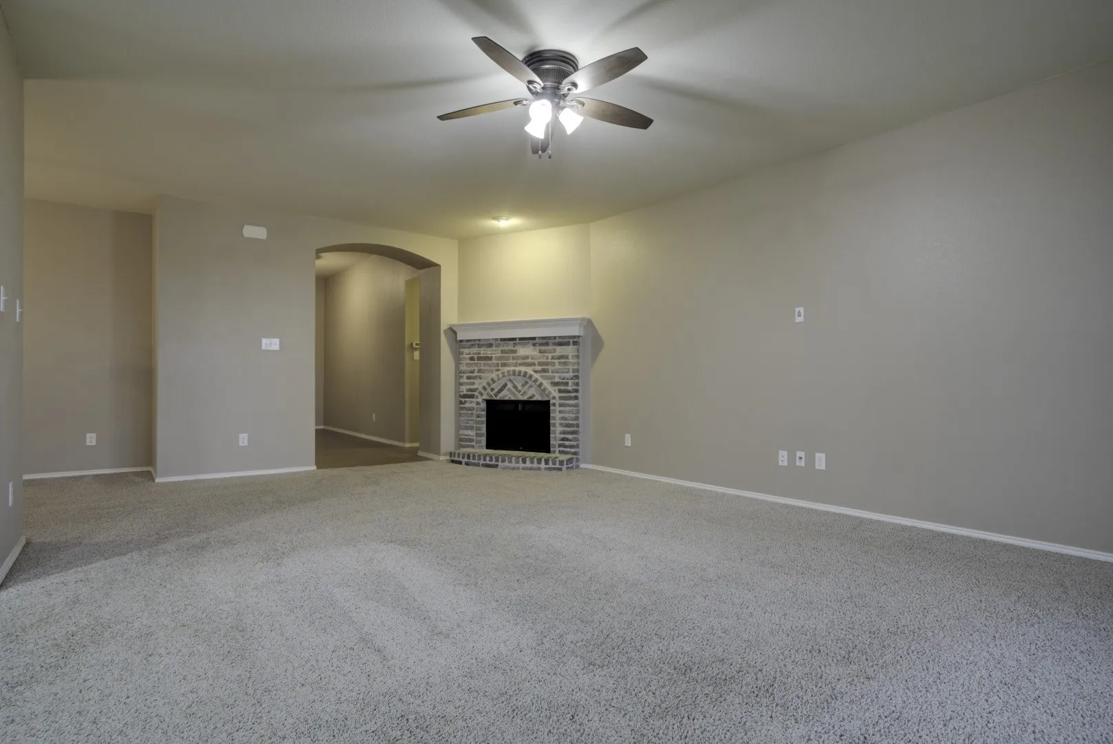 Single Family Residence For Sale in Kaufman County , 2006 Enchanted Rock Drive, Forney, Texas 75126, 4 Bedroom, 2 Bathroom, 2 Garage spaces, 2,887 Sqft, built in 2015, Preowned, mls#21188433, Real Estate Agent in Forney, Homes For Sale in Kaufman county, Homes For Sale in Forney, Realtor in Forney Texas, Real Estate Brokerage Independent Realty Texas, Luminita Cordes Realtor