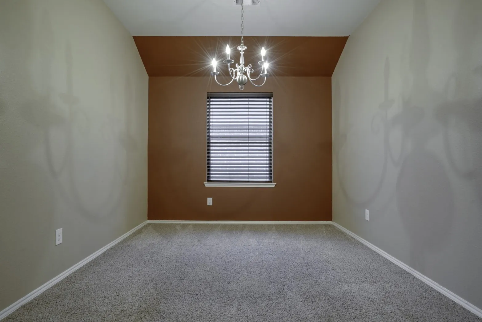 Single Family Residence For Sale in Kaufman County , 2006 Enchanted Rock Drive, Forney, Texas 75126, 4 Bedroom, 2 Bathroom, 2 Garage spaces, 2,887 Sqft, built in 2015, Preowned, mls#21188433, Real Estate Agent in Forney, Homes For Sale in Kaufman county, Homes For Sale in Forney, Realtor in Forney Texas, Real Estate Brokerage Independent Realty Texas, Luminita Cordes Realtor