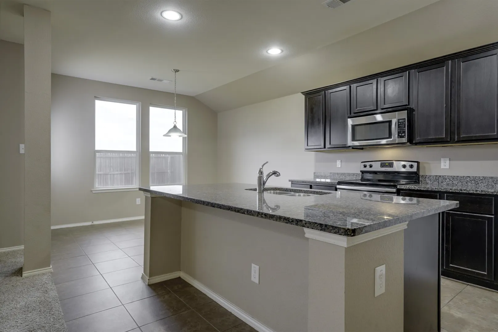 Single Family Residence For Sale in Kaufman County , 2006 Enchanted Rock Drive, Forney, Texas 75126, 4 Bedroom, 2 Bathroom, 2 Garage spaces, 2,887 Sqft, built in 2015, Preowned, mls#21188433, Real Estate Agent in Forney, Homes For Sale in Kaufman county, Homes For Sale in Forney, Realtor in Forney Texas, Real Estate Brokerage Independent Realty Texas, Luminita Cordes Realtor