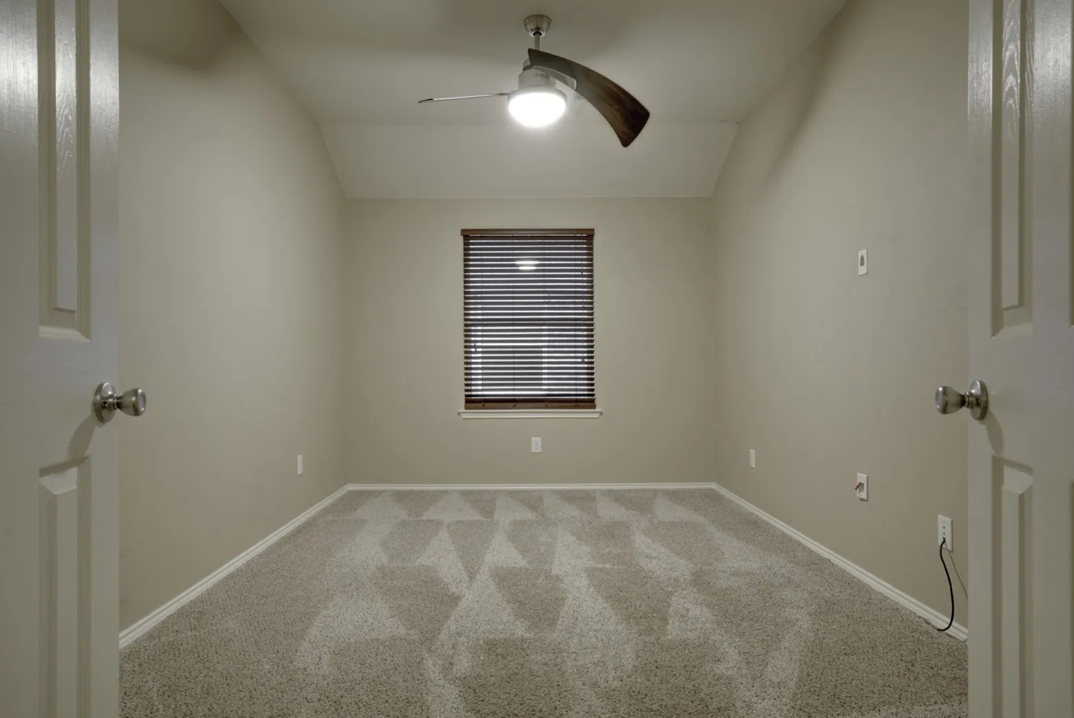 Single Family Residence For Sale in Kaufman County , 2006 Enchanted Rock Drive, Forney, Texas 75126, 4 Bedroom, 2 Bathroom, 2 Garage spaces, 2,887 Sqft, built in 2015, Preowned, mls#21188433, Real Estate Agent in Forney, Homes For Sale in Kaufman county, Homes For Sale in Forney, Realtor in Forney Texas, Real Estate Brokerage Independent Realty Texas, Luminita Cordes Realtor