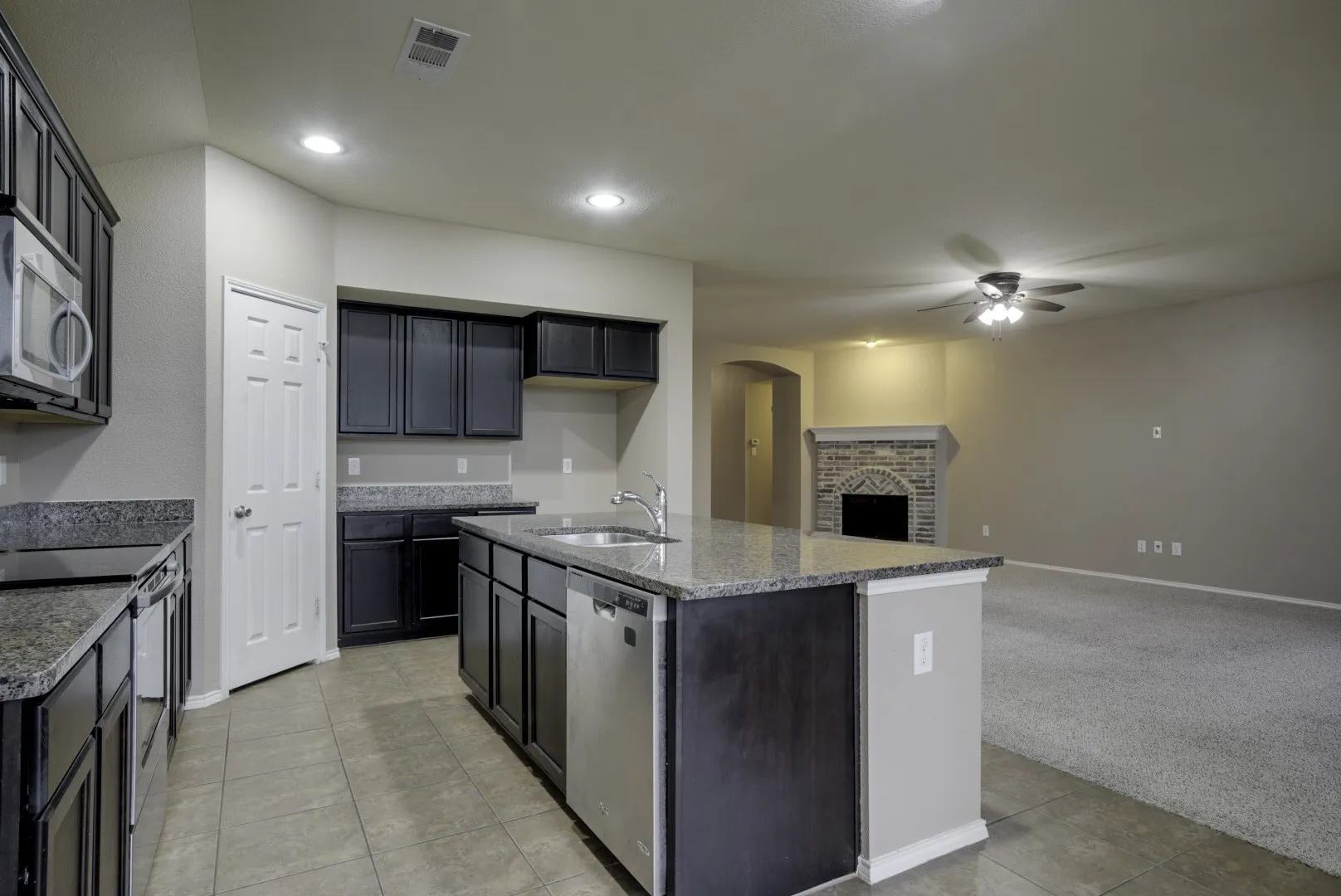 Single Family Residence For Sale in Kaufman County , 2006 Enchanted Rock Drive, Forney, Texas 75126, 4 Bedroom, 2 Bathroom, 2 Garage spaces, 2,887 Sqft, built in 2015, Preowned, mls#21188433, Real Estate Agent in Forney, Homes For Sale in Kaufman county, Homes For Sale in Forney, Realtor in Forney Texas, Real Estate Brokerage Independent Realty Texas, Luminita Cordes Realtor