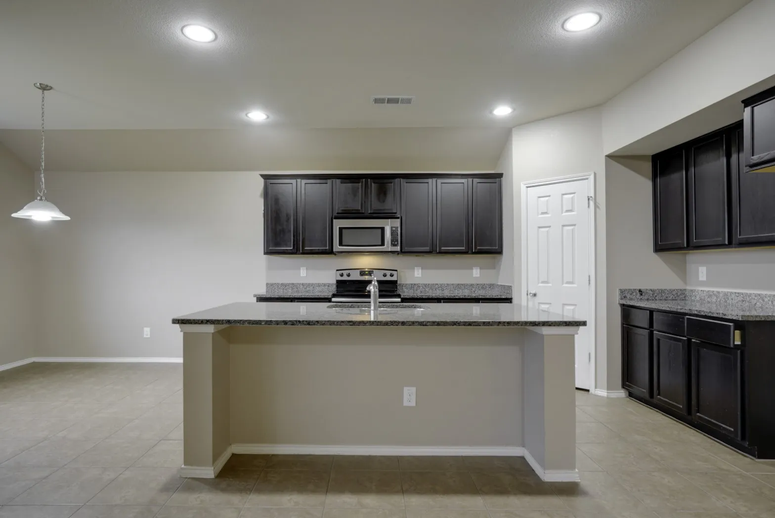 Single Family Residence For Sale in Kaufman County , 2006 Enchanted Rock Drive, Forney, Texas 75126, 4 Bedroom, 2 Bathroom, 2 Garage spaces, 2,887 Sqft, built in 2015, Preowned, mls#21188433, Real Estate Agent in Forney, Homes For Sale in Kaufman county, Homes For Sale in Forney, Realtor in Forney Texas, Real Estate Brokerage Independent Realty Texas, Luminita Cordes Realtor