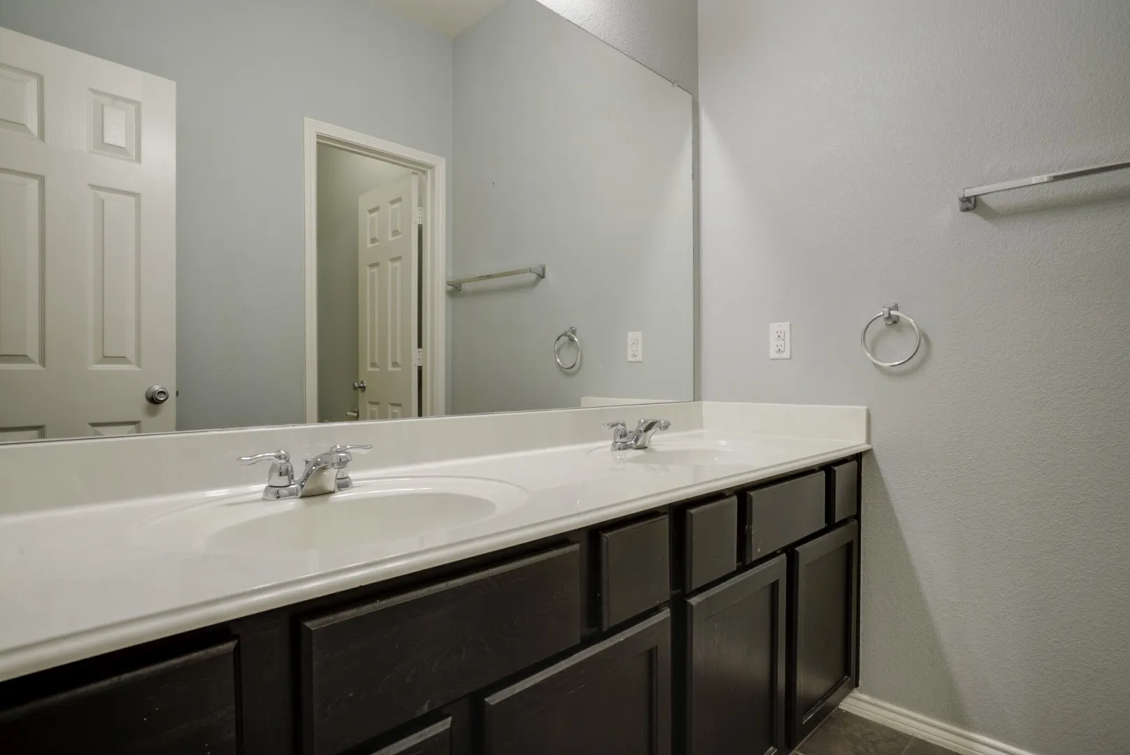 Single Family Residence For Sale in Kaufman County , 2006 Enchanted Rock Drive, Forney, Texas 75126, 4 Bedroom, 2 Bathroom, 2 Garage spaces, 2,887 Sqft, built in 2015, Preowned, mls#21188433, Real Estate Agent in Forney, Homes For Sale in Kaufman county, Homes For Sale in Forney, Realtor in Forney Texas, Real Estate Brokerage Independent Realty Texas, Luminita Cordes Realtor