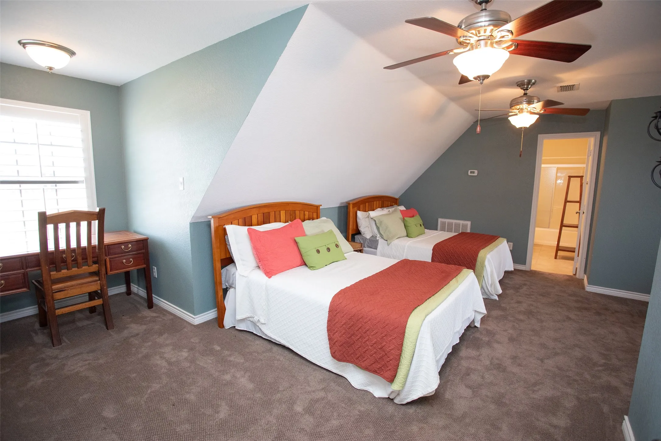 Condominium For Sale in Palo Pinto County , 1204 Eagle Point, Graford, Texas 76449, 3 Bedroom, 3 Bathroom, 1 Garage spaces, 2,061 Sqft, built in 2007, mls#21185475, Real Estate Agent in Graford, Homes For Sale in Palo Pinto county, Homes For Sale in Graford, Realtor in Graford Texas, Real Estate Brokerage Independent Realty Texas, Luminita Cordes Realtor