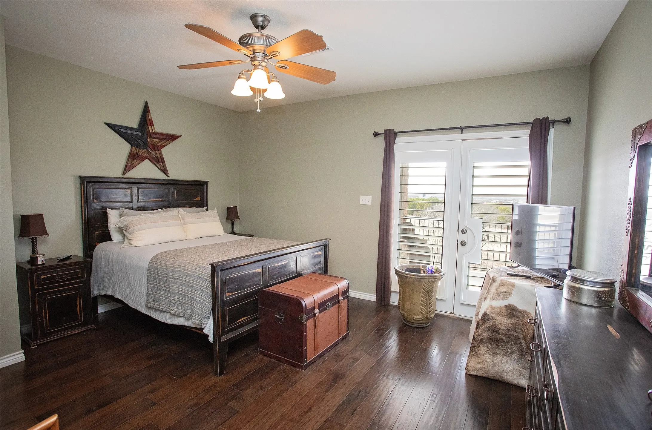 Condominium For Sale in Palo Pinto County , 1204 Eagle Point, Graford, Texas 76449, 3 Bedroom, 3 Bathroom, 1 Garage spaces, 2,061 Sqft, built in 2007, mls#21185475, Real Estate Agent in Graford, Homes For Sale in Palo Pinto county, Homes For Sale in Graford, Realtor in Graford Texas, Real Estate Brokerage Independent Realty Texas, Luminita Cordes Realtor