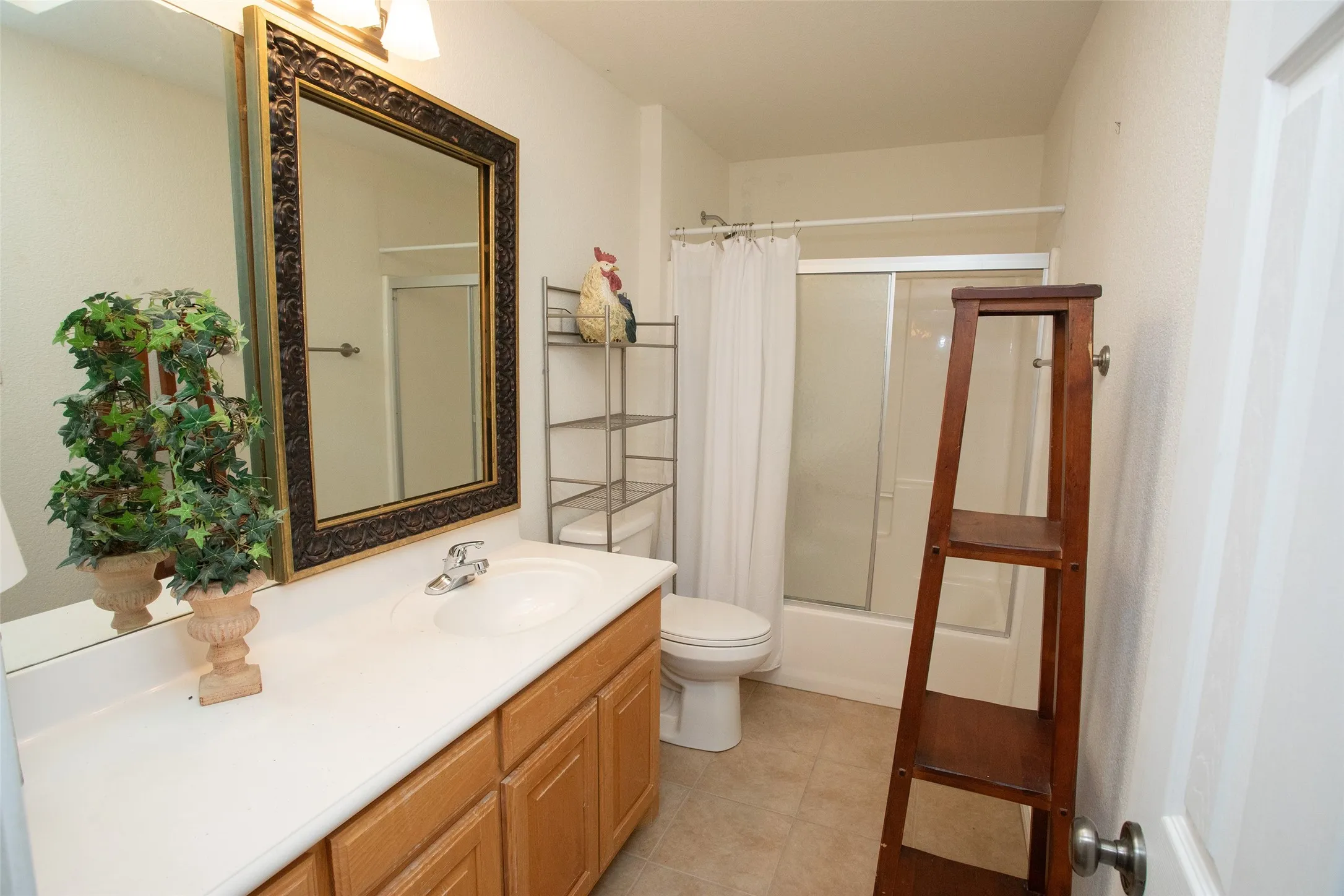 Condominium For Sale in Palo Pinto County , 1204 Eagle Point, Graford, Texas 76449, 3 Bedroom, 3 Bathroom, 1 Garage spaces, 2,061 Sqft, built in 2007, mls#21185475, Real Estate Agent in Graford, Homes For Sale in Palo Pinto county, Homes For Sale in Graford, Realtor in Graford Texas, Real Estate Brokerage Independent Realty Texas, Luminita Cordes Realtor
