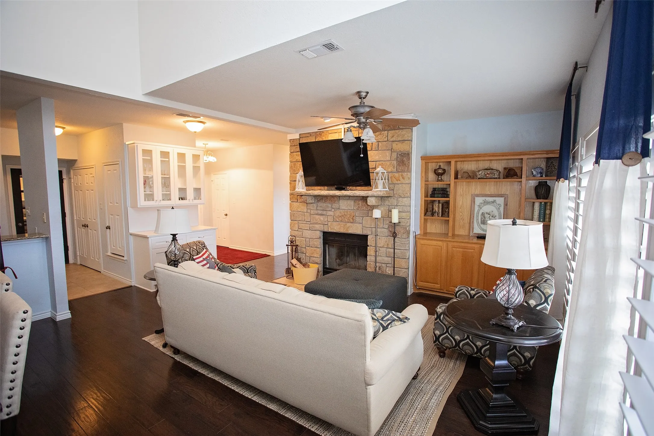 Condominium For Sale in Palo Pinto County , 1204 Eagle Point, Graford, Texas 76449, 3 Bedroom, 3 Bathroom, 1 Garage spaces, 2,061 Sqft, built in 2007, mls#21185475, Real Estate Agent in Graford, Homes For Sale in Palo Pinto county, Homes For Sale in Graford, Realtor in Graford Texas, Real Estate Brokerage Independent Realty Texas, Luminita Cordes Realtor