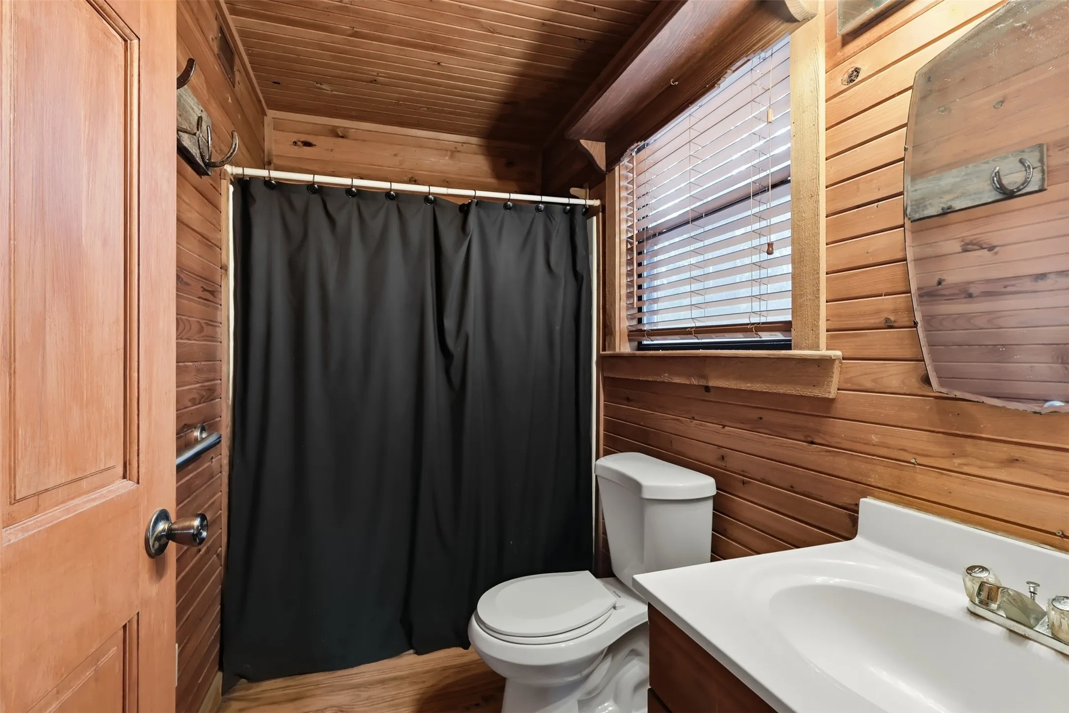 Single Family Residence For Sale in Wood County , 2360 County Road 4660, Winnsboro, Texas 75494, 2 Bedroom, 2 Bathroom, Garage spaces, 1,895 Sqft, built in 1997, Preowned, Price $435,000, mls#21187429, Real Estate Agent in Winnsboro, Homes For Sale in Wood county, Homes For Sale in Winnsboro, Realtor in Winnsboro Texas, Real Estate Brokerage Independent Realty Texas, Luminita Cordes Realtor