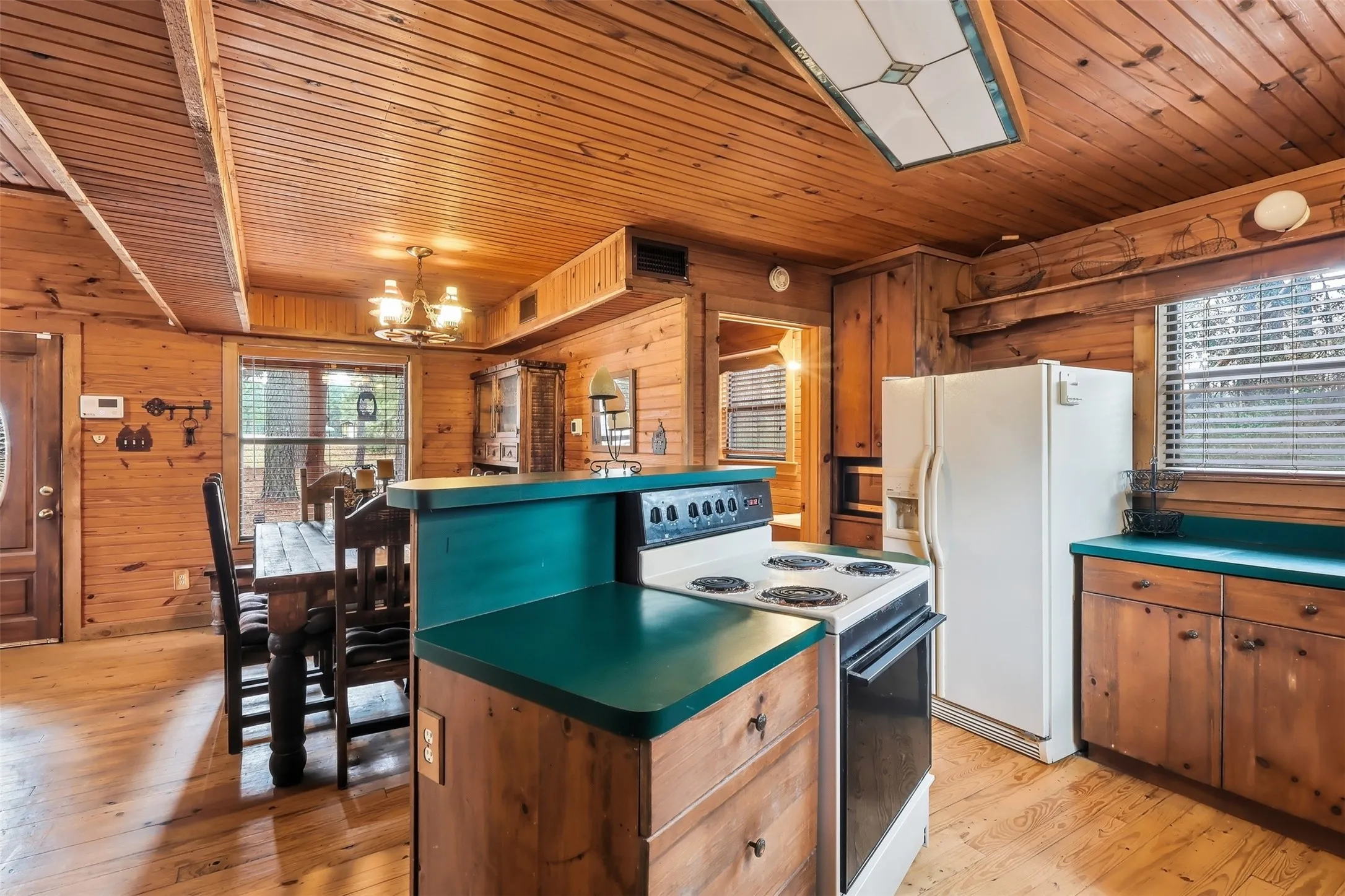 Single Family Residence For Sale in Wood County , 2360 County Road 4660, Winnsboro, Texas 75494, 2 Bedroom, 2 Bathroom, Garage spaces, 1,895 Sqft, built in 1997, Preowned, Price $435,000, mls#21187429, Real Estate Agent in Winnsboro, Homes For Sale in Wood county, Homes For Sale in Winnsboro, Realtor in Winnsboro Texas, Real Estate Brokerage Independent Realty Texas, Luminita Cordes Realtor