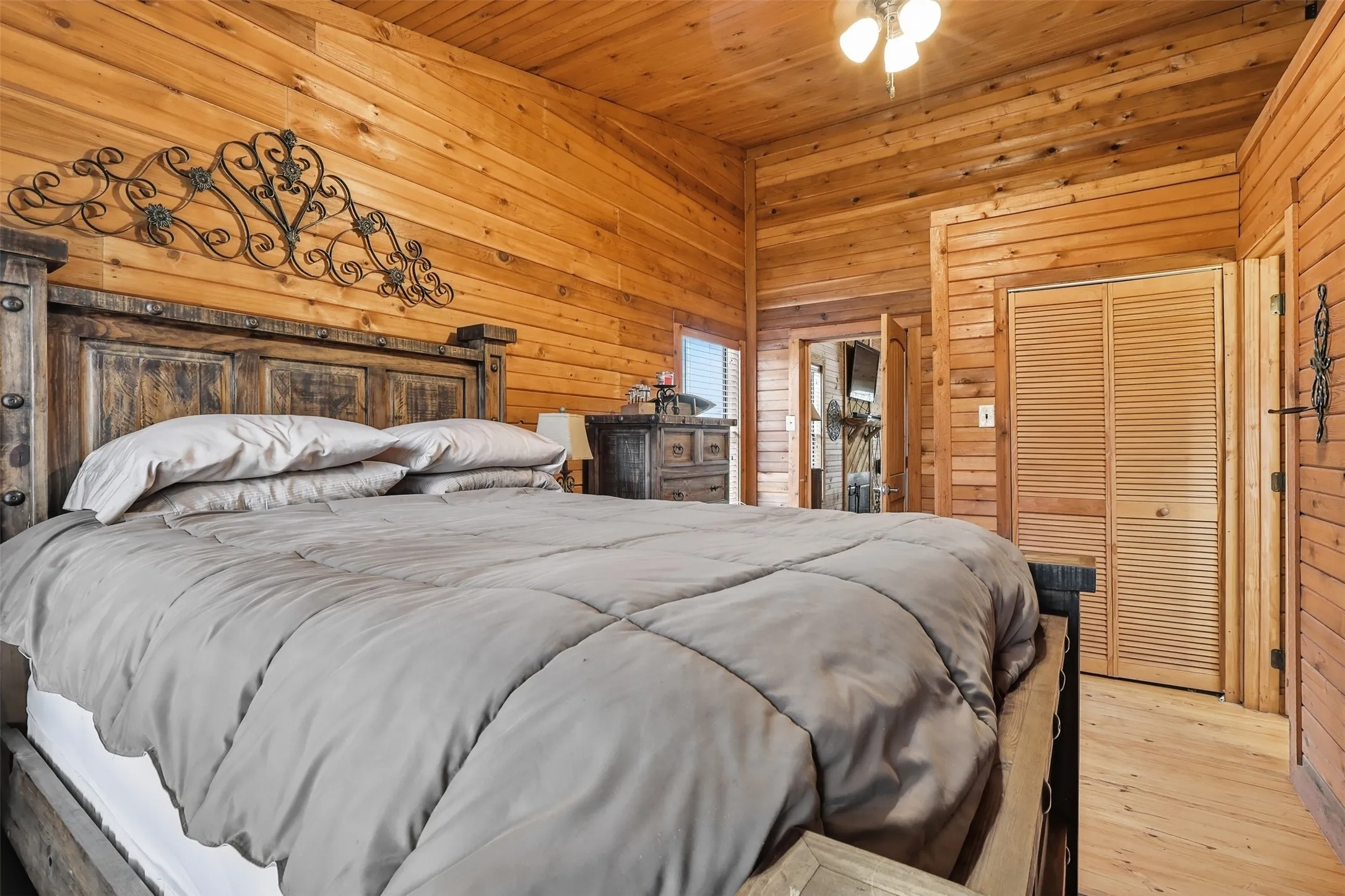 Single Family Residence For Sale in Wood County , 2360 County Road 4660, Winnsboro, Texas 75494, 2 Bedroom, 2 Bathroom, Garage spaces, 1,895 Sqft, built in 1997, Preowned, Price $435,000, mls#21187429, Real Estate Agent in Winnsboro, Homes For Sale in Wood county, Homes For Sale in Winnsboro, Realtor in Winnsboro Texas, Real Estate Brokerage Independent Realty Texas, Luminita Cordes Realtor