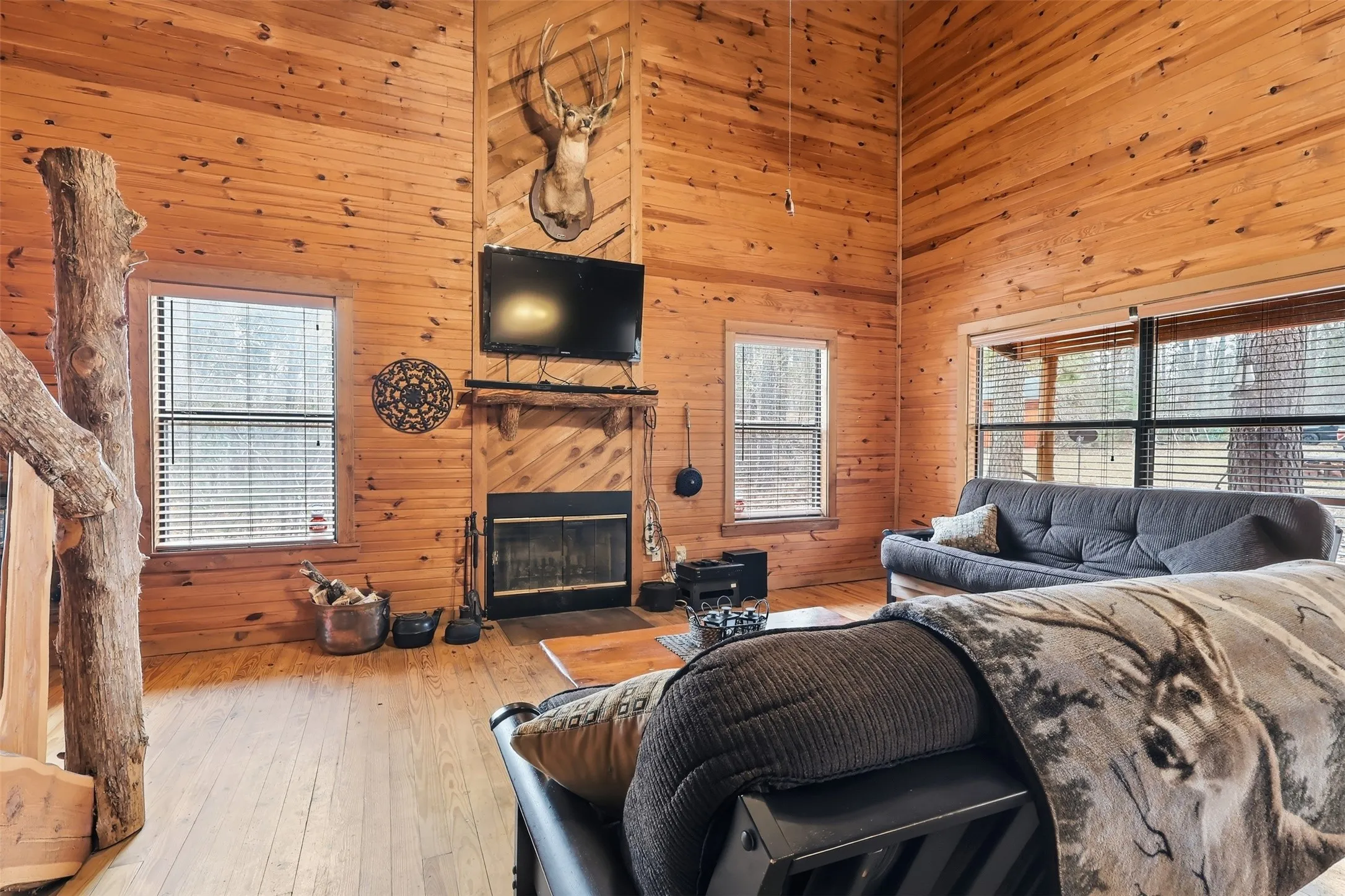 Single Family Residence For Sale in Wood County , 2360 County Road 4660, Winnsboro, Texas 75494, 2 Bedroom, 2 Bathroom, Garage spaces, 1,895 Sqft, built in 1997, Preowned, Price $435,000, mls#21187429, Real Estate Agent in Winnsboro, Homes For Sale in Wood county, Homes For Sale in Winnsboro, Realtor in Winnsboro Texas, Real Estate Brokerage Independent Realty Texas, Luminita Cordes Realtor
