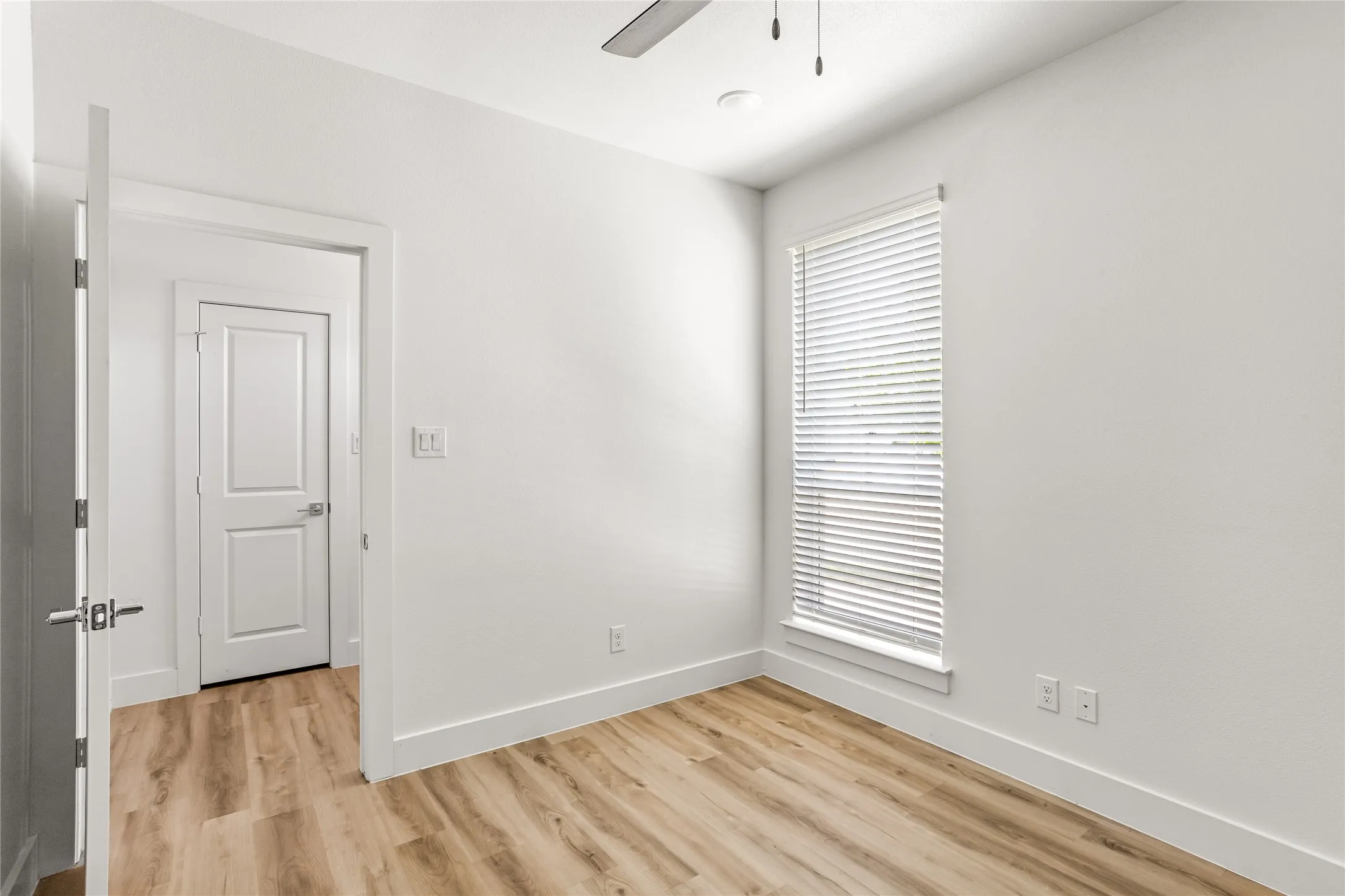 Townhouse For Rent in Tarrant County , 2505 Benbrook Boulevard 503, Fort Worth, Texas 76109, 3 Bedroom, 3 Bathroom, 3 Garage spaces, 1,367 Sqft, built in 2023, mls#21186567, Real Estate Agent in Fort Worth, Homes For Rent in Tarrant county, Homes For Rent in Fort Worth, Realtor in Fort Worth Texas, Real Estate Brokerage Independent Realty Texas, Luminita Cordes Realtor