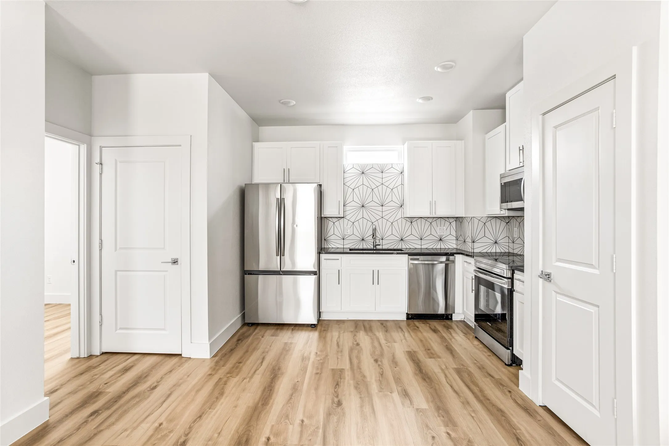 Townhouse For Rent in Tarrant County , 2505 Benbrook Boulevard 503, Fort Worth, Texas 76109, 3 Bedroom, 3 Bathroom, 3 Garage spaces, 1,367 Sqft, built in 2023, mls#21186567, Real Estate Agent in Fort Worth, Homes For Rent in Tarrant county, Homes For Rent in Fort Worth, Realtor in Fort Worth Texas, Real Estate Brokerage Independent Realty Texas, Luminita Cordes Realtor