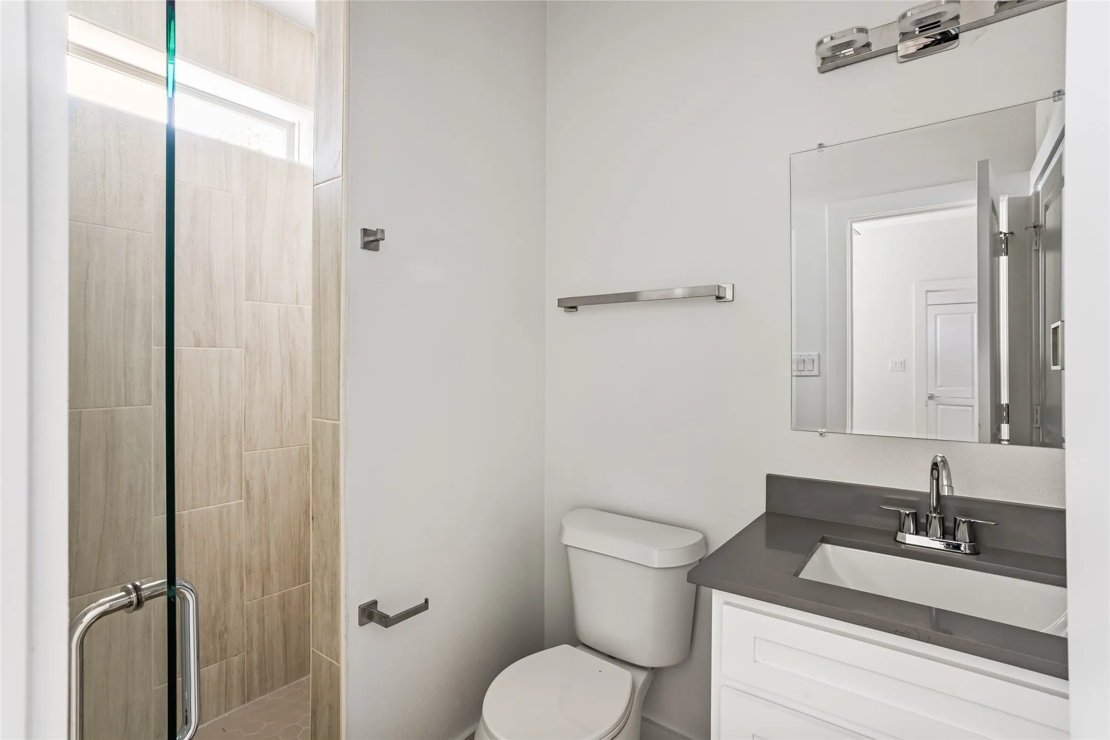 Townhouse For Rent in Tarrant County , 2505 Benbrook Boulevard 503, Fort Worth, Texas 76109, 3 Bedroom, 3 Bathroom, 3 Garage spaces, 1,367 Sqft, built in 2023, mls#21186567, Real Estate Agent in Fort Worth, Homes For Rent in Tarrant county, Homes For Rent in Fort Worth, Realtor in Fort Worth Texas, Real Estate Brokerage Independent Realty Texas, Luminita Cordes Realtor