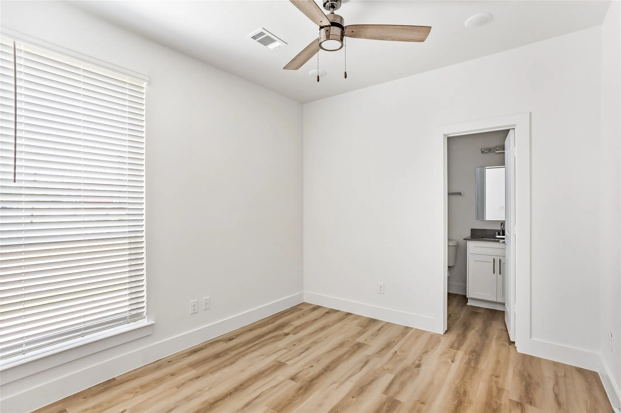 Townhouse For Rent in Tarrant County , 2505 Benbrook Boulevard 503, Fort Worth, Texas 76109, 3 Bedroom, 3 Bathroom, 3 Garage spaces, 1,367 Sqft, built in 2023, mls#21186567, Real Estate Agent in Fort Worth, Homes For Rent in Tarrant county, Homes For Rent in Fort Worth, Realtor in Fort Worth Texas, Real Estate Brokerage Independent Realty Texas, Luminita Cordes Realtor