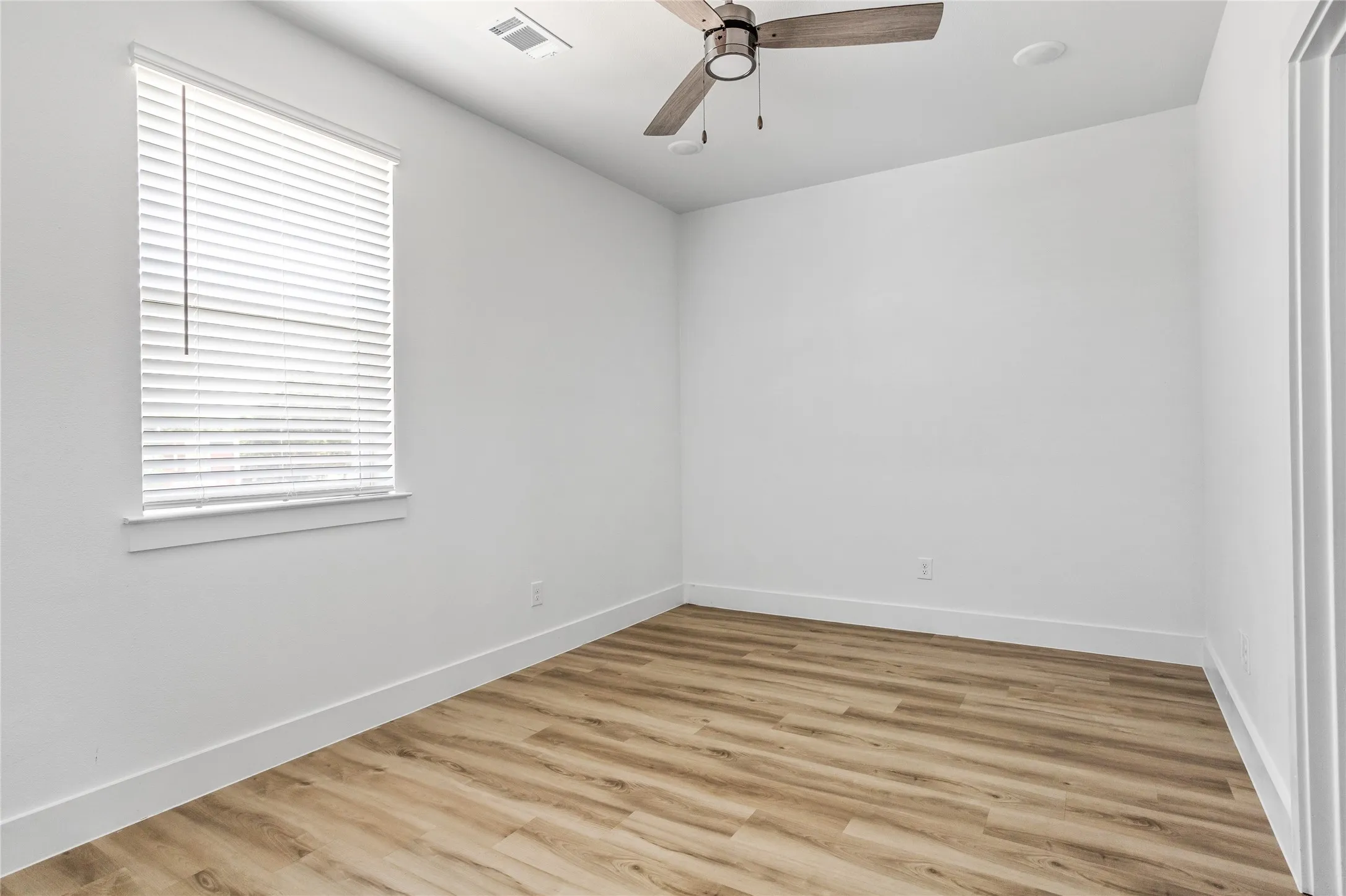 Townhouse For Rent in Tarrant County , 2505 Benbrook Boulevard 503, Fort Worth, Texas 76109, 3 Bedroom, 3 Bathroom, 3 Garage spaces, 1,367 Sqft, built in 2023, mls#21186567, Real Estate Agent in Fort Worth, Homes For Rent in Tarrant county, Homes For Rent in Fort Worth, Realtor in Fort Worth Texas, Real Estate Brokerage Independent Realty Texas, Luminita Cordes Realtor