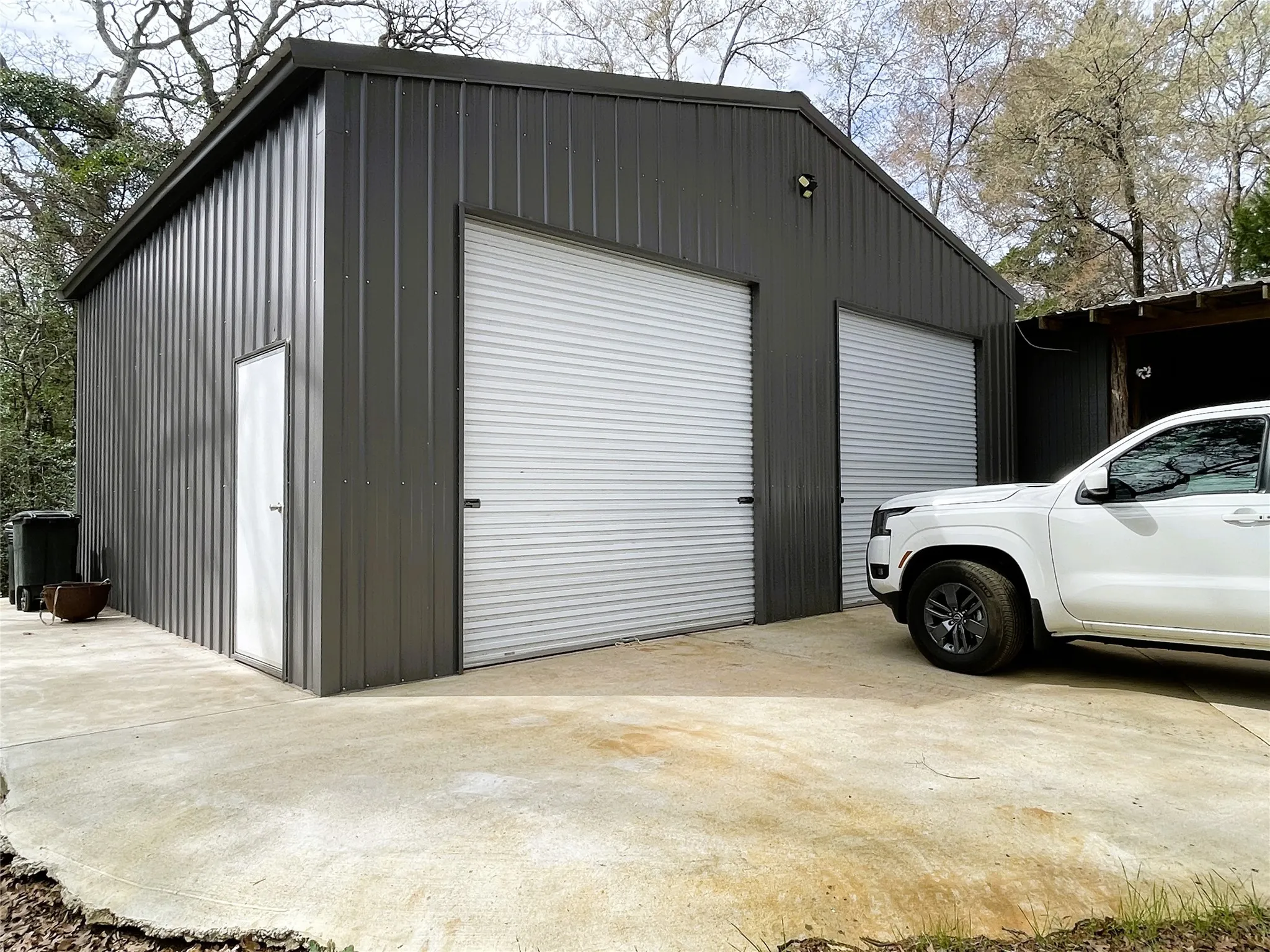 25 x 30 Shop, 15' roll up doors