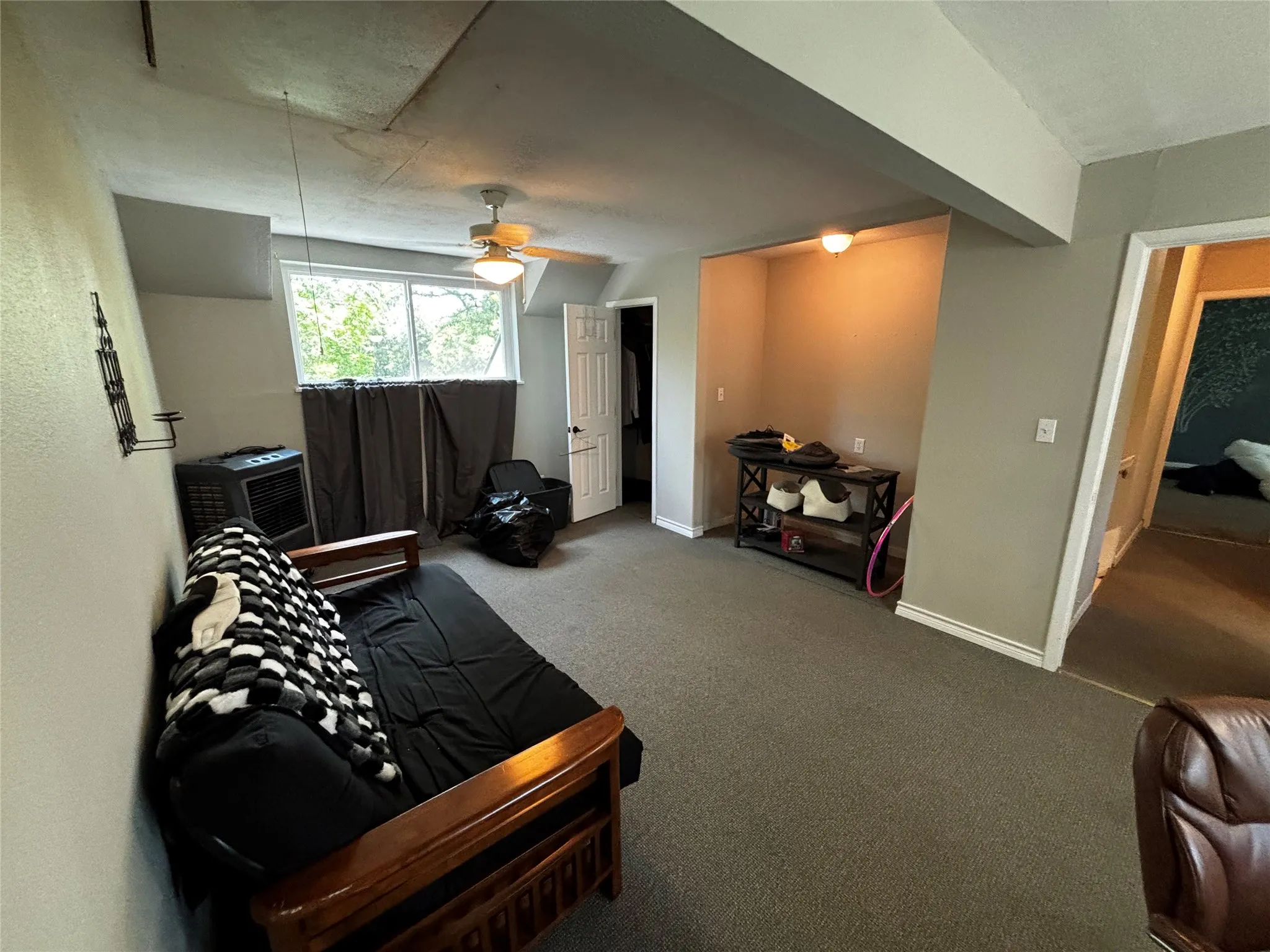 Single Family Residence For Sale in Van Zandt County , 17624 FM 1255, Canton, Texas 75103, 5 Bedroom, 3 Bathroom, 2 Garage spaces, 3,600 Sqft, built in 1973, mls#21188501, Real Estate Agent in Canton, Homes For Sale in Van Zandt county, Homes For Sale in Canton, Realtor in Canton Texas, Real Estate Brokerage Independent Realty Texas, Luminita Cordes Realtor