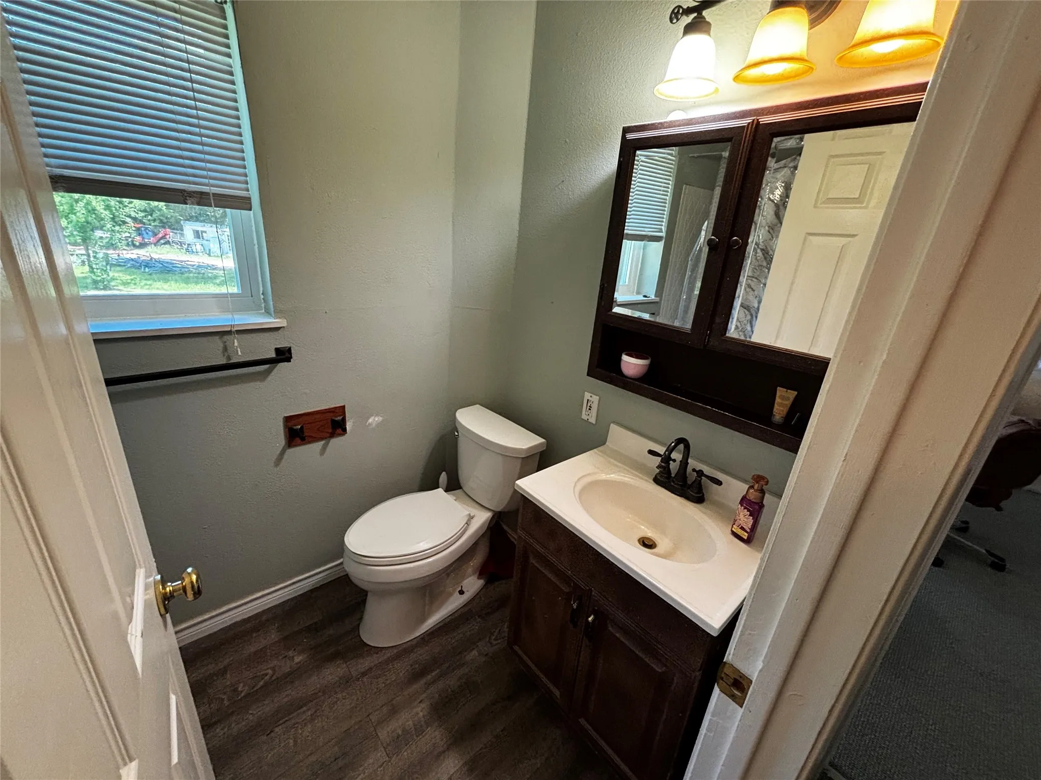Single Family Residence For Sale in Van Zandt County , 17624 FM 1255, Canton, Texas 75103, 5 Bedroom, 3 Bathroom, 2 Garage spaces, 3,600 Sqft, built in 1973, mls#21188501, Real Estate Agent in Canton, Homes For Sale in Van Zandt county, Homes For Sale in Canton, Realtor in Canton Texas, Real Estate Brokerage Independent Realty Texas, Luminita Cordes Realtor