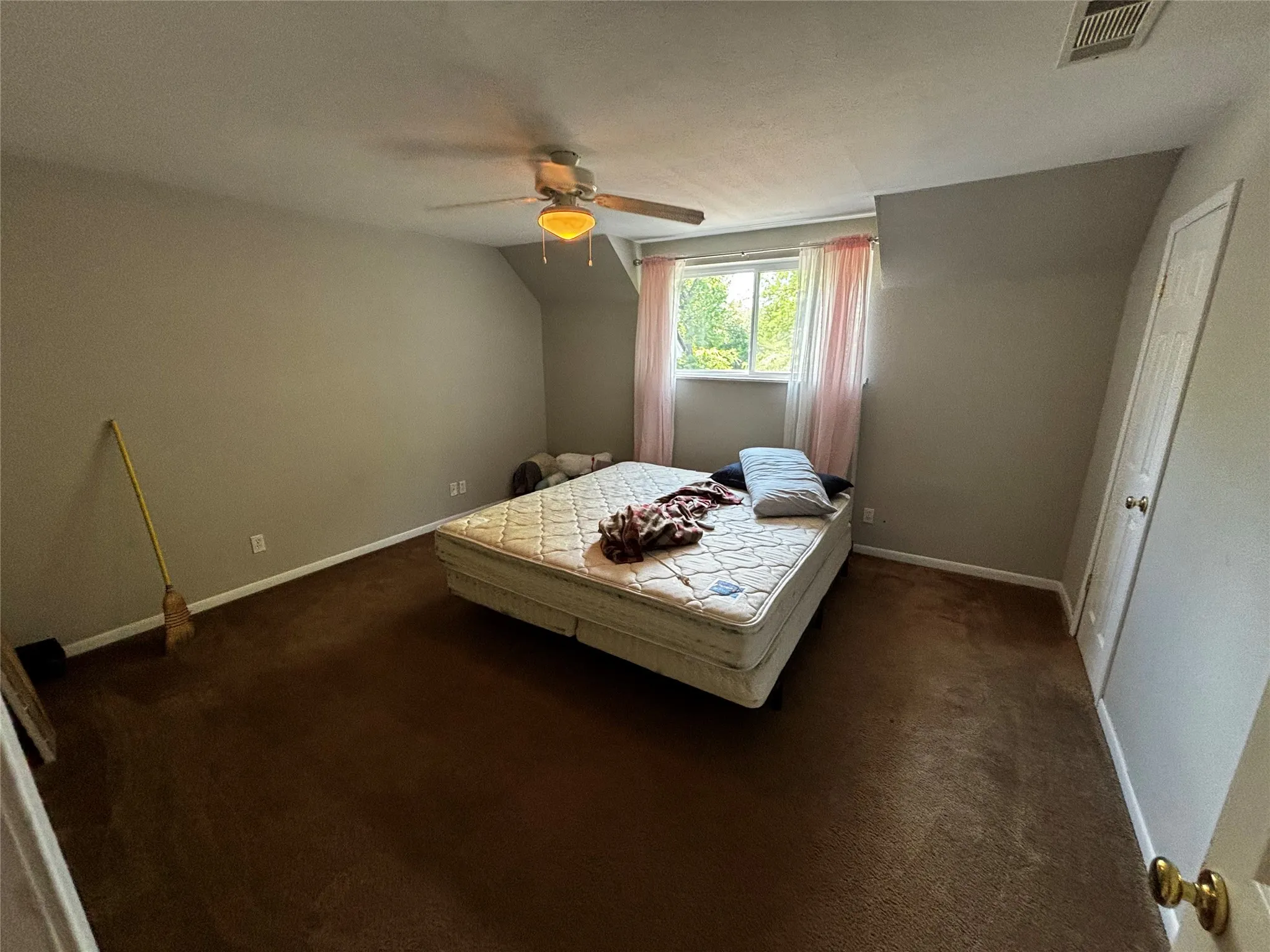 Single Family Residence For Sale in Van Zandt County , 17624 FM 1255, Canton, Texas 75103, 5 Bedroom, 3 Bathroom, 2 Garage spaces, 3,600 Sqft, built in 1973, mls#21188501, Real Estate Agent in Canton, Homes For Sale in Van Zandt county, Homes For Sale in Canton, Realtor in Canton Texas, Real Estate Brokerage Independent Realty Texas, Luminita Cordes Realtor