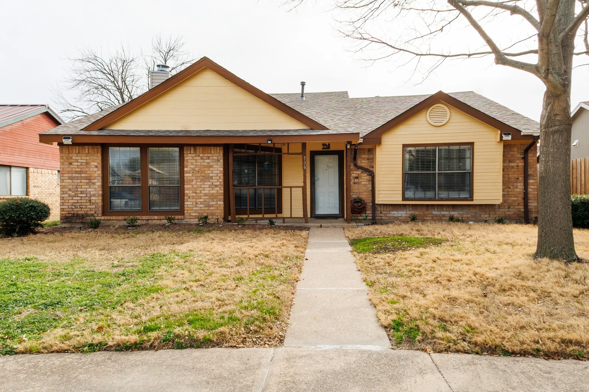 Single Family Residence For Sale in Dallas County , 716 Fieldwood Drive, Mesquite, Texas 75150, 2 Bedroom, 2 Bathroom, Garage spaces, 1,538 Sqft, built in 1983, Price $259,900, mls#21188521, Real Estate Agent in Mesquite, Homes For Sale in Dallas county, Homes For Sale in Mesquite, Realtor in Mesquite Texas, Real Estate Brokerage Independent Realty Texas, Luminita Cordes Realtor