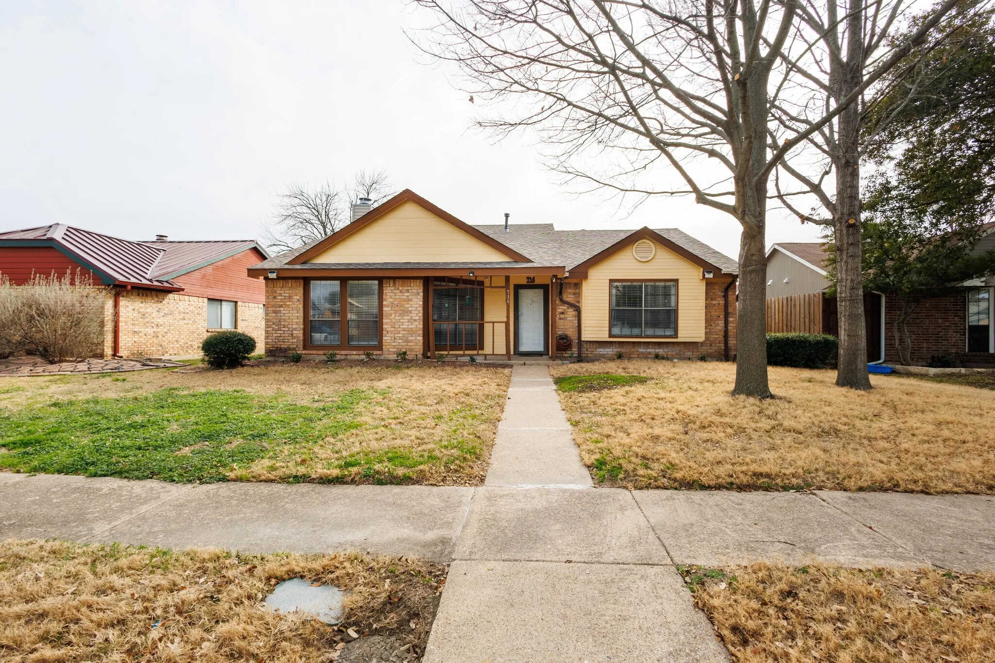 Single Family Residence For Sale in Dallas County , 716 Fieldwood Drive, Mesquite, Texas 75150, 2 Bedroom, 2 Bathroom, Garage spaces, 1,538 Sqft, built in 1983, Price $259,900, mls#21188521, Real Estate Agent in Mesquite, Homes For Sale in Dallas county, Homes For Sale in Mesquite, Realtor in Mesquite Texas, Real Estate Brokerage Independent Realty Texas, Luminita Cordes Realtor
