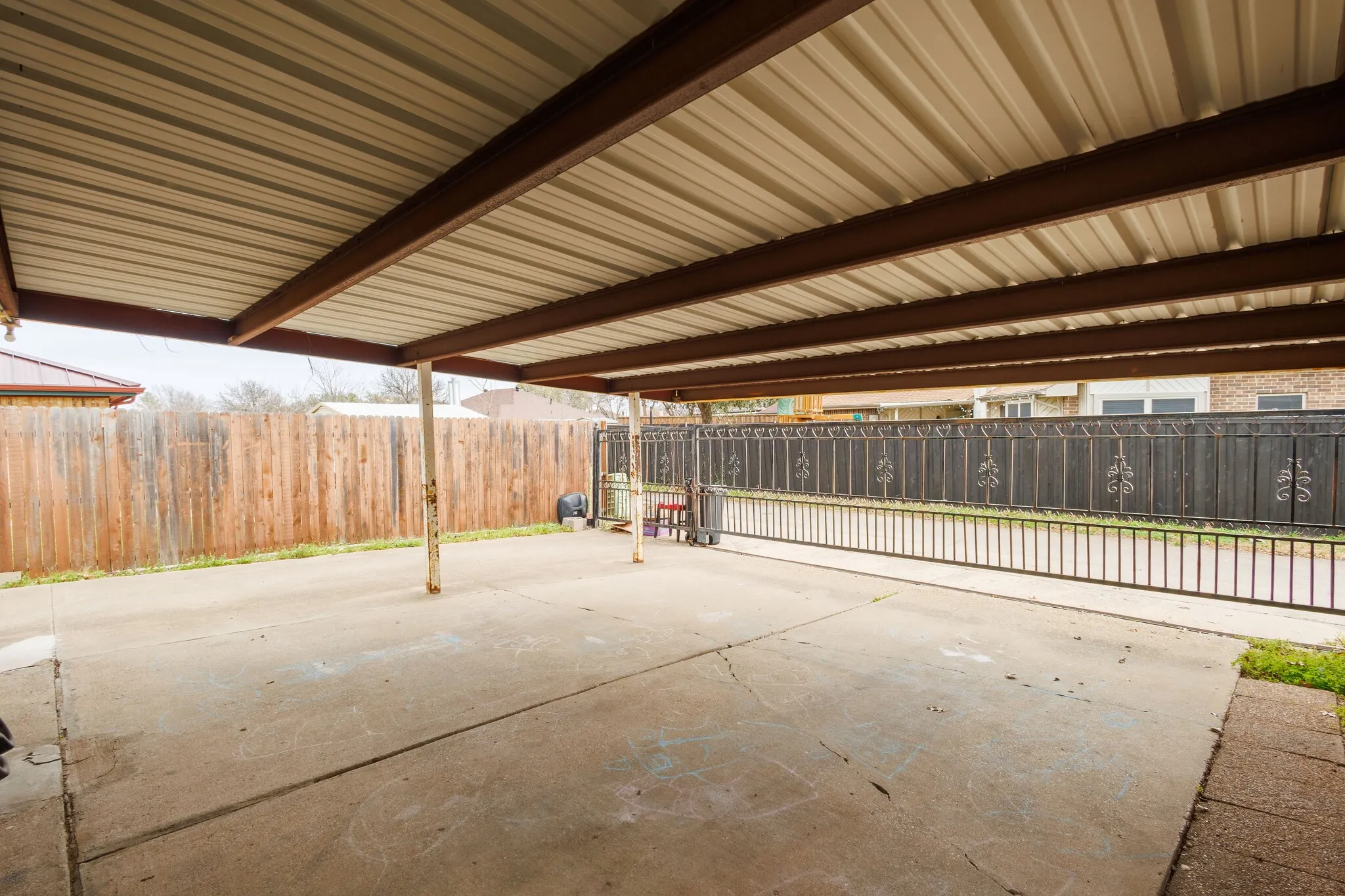 Single Family Residence For Sale in Dallas County , 716 Fieldwood Drive, Mesquite, Texas 75150, 2 Bedroom, 2 Bathroom, Garage spaces, 1,538 Sqft, built in 1983, Price $259,900, mls#21188521, Real Estate Agent in Mesquite, Homes For Sale in Dallas county, Homes For Sale in Mesquite, Realtor in Mesquite Texas, Real Estate Brokerage Independent Realty Texas, Luminita Cordes Realtor