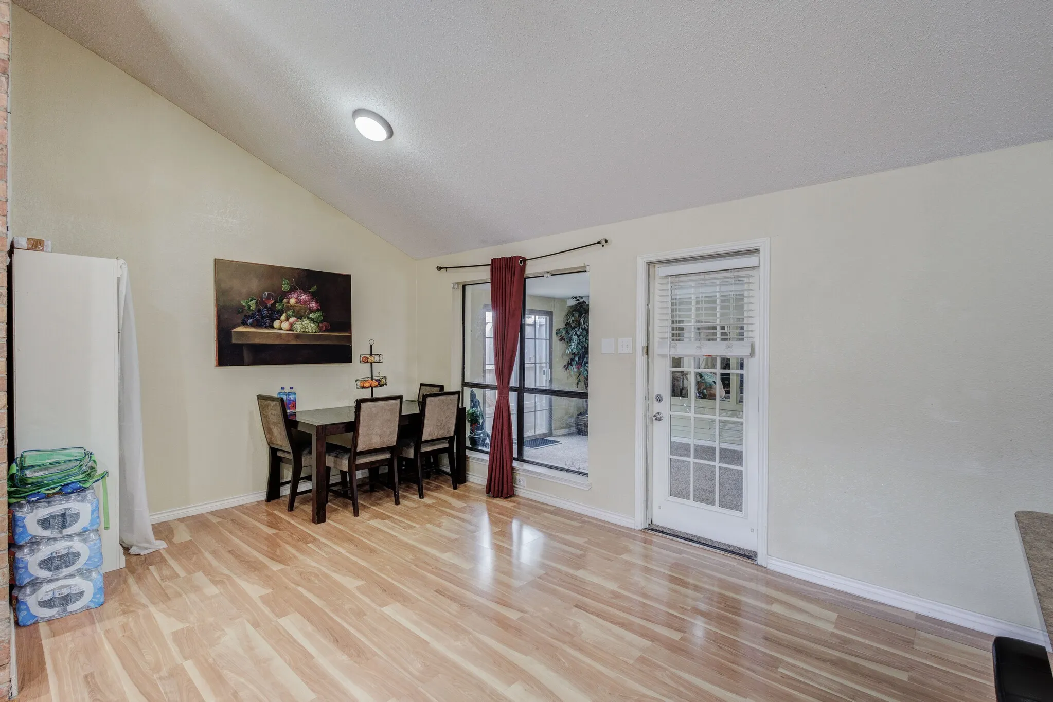 Single Family Residence For Sale in Dallas County , 716 Fieldwood Drive, Mesquite, Texas 75150, 2 Bedroom, 2 Bathroom, Garage spaces, 1,538 Sqft, built in 1983, Price $259,900, mls#21188521, Real Estate Agent in Mesquite, Homes For Sale in Dallas county, Homes For Sale in Mesquite, Realtor in Mesquite Texas, Real Estate Brokerage Independent Realty Texas, Luminita Cordes Realtor